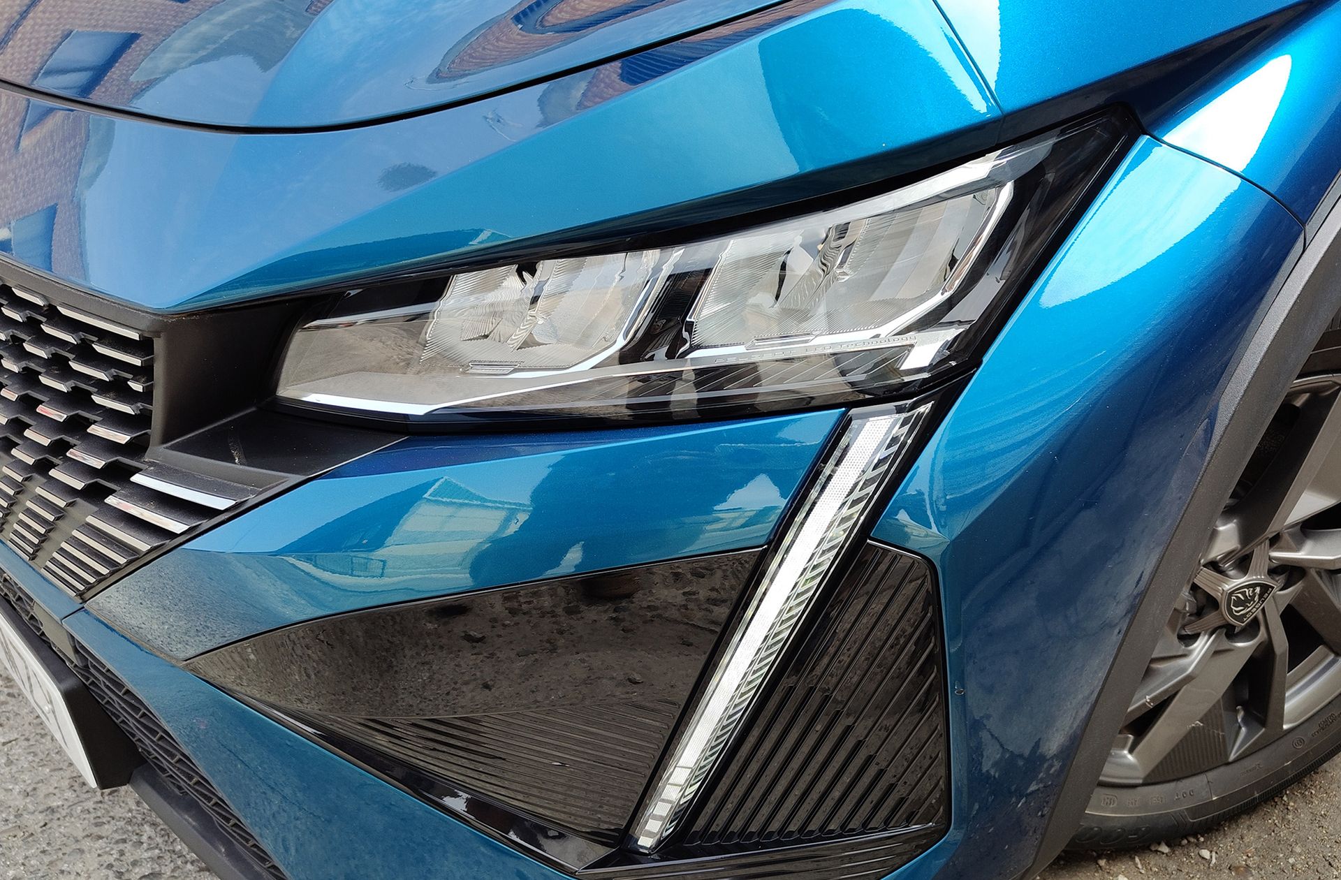 Peugeot 408 Allure Hybrid 145 eDCS6 - foto 18