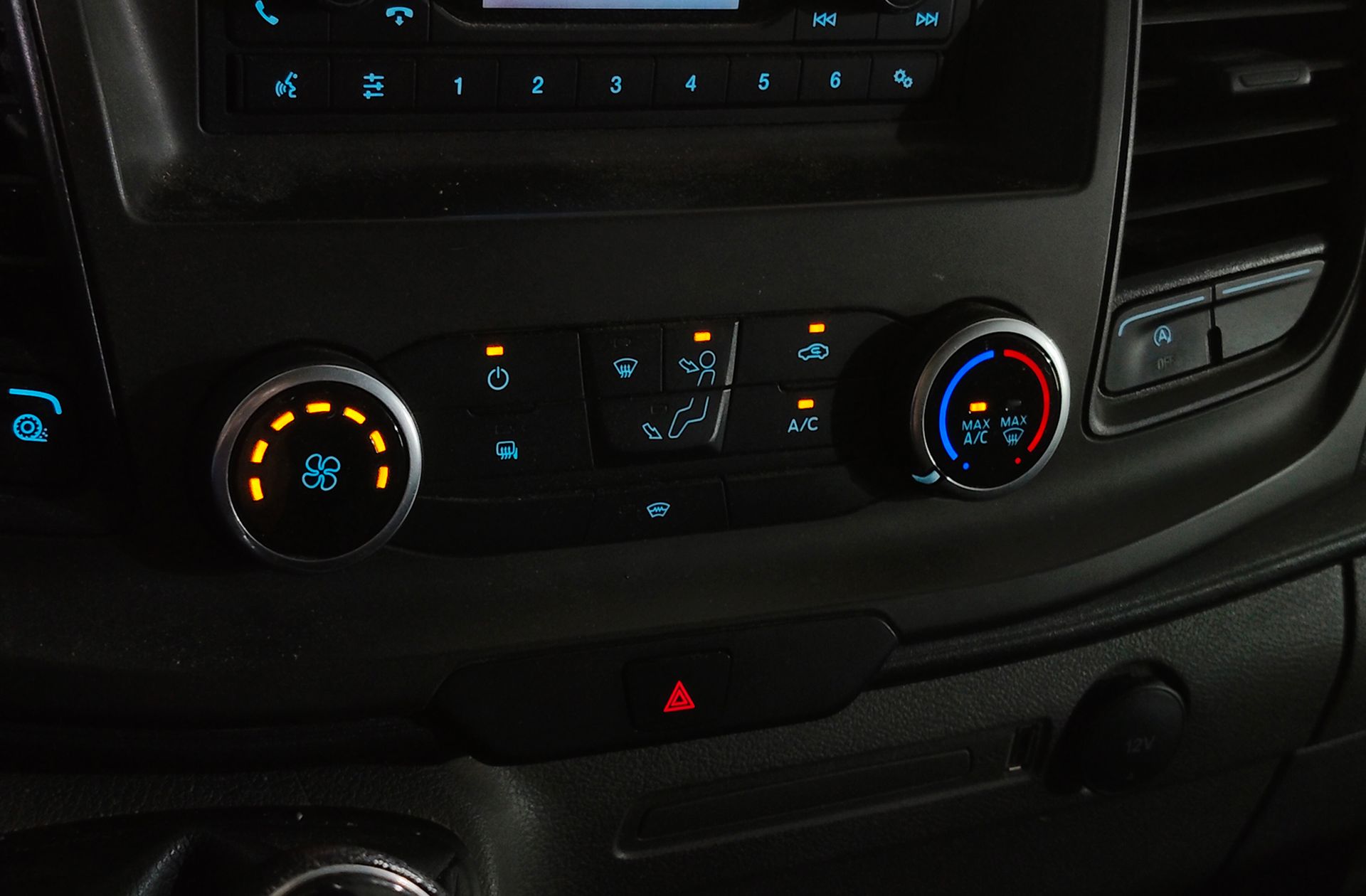 Ford Transit Furgon 350 L3H2 Trend - foto 21