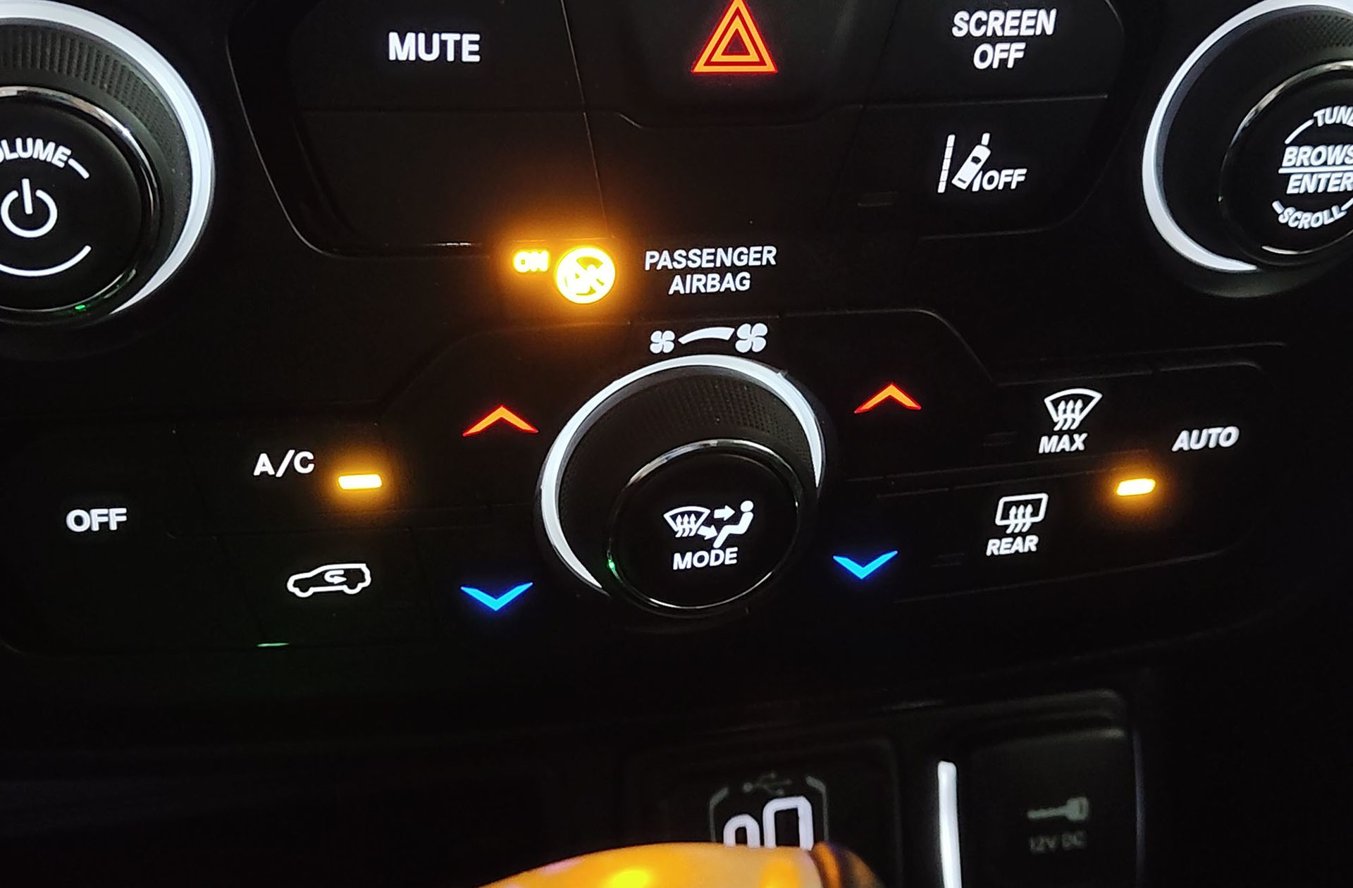 Jeep Renegade eHybrid 1.5 Altitude DCT - foto 30