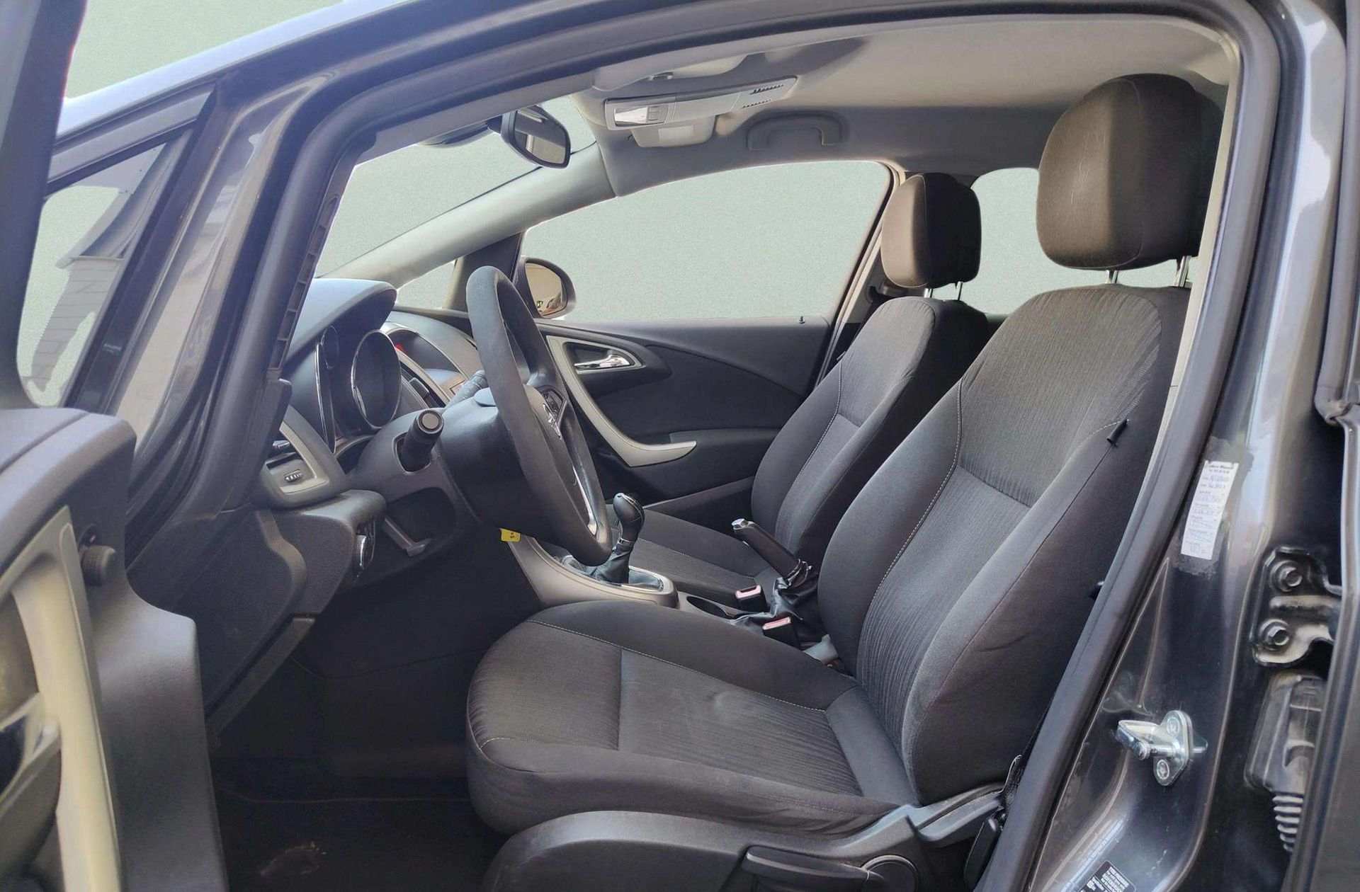 Opel Astra 1.4 Enjoy - foto 8