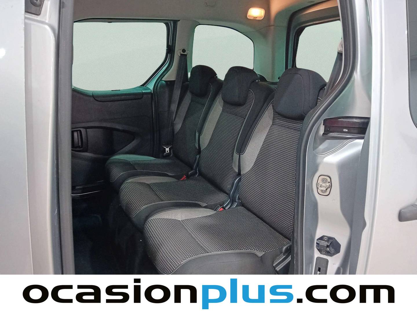 Foto Peugeot Partner Peugeot Partner Tepee 1.2 PureTech Outdoor (110 CV)