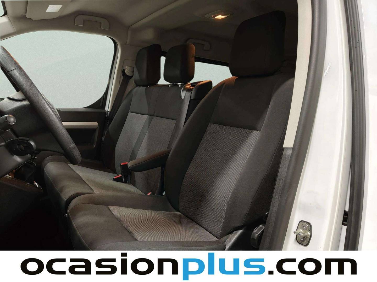 Foto asientos delanteros Toyota Proace Verso Toyota Proace Verso 2.0D VX Plus Shuttle L1 (145 CV) 9 plazas