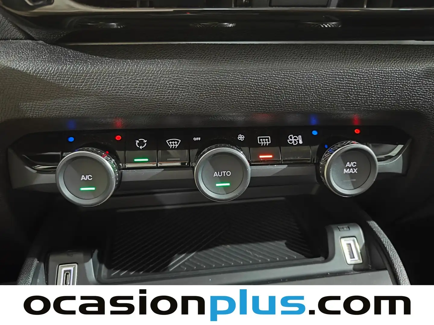 Foto Citroën C4 X Citroen C4 X PureTech 130 S&S Plus EAT8 (131 CV)