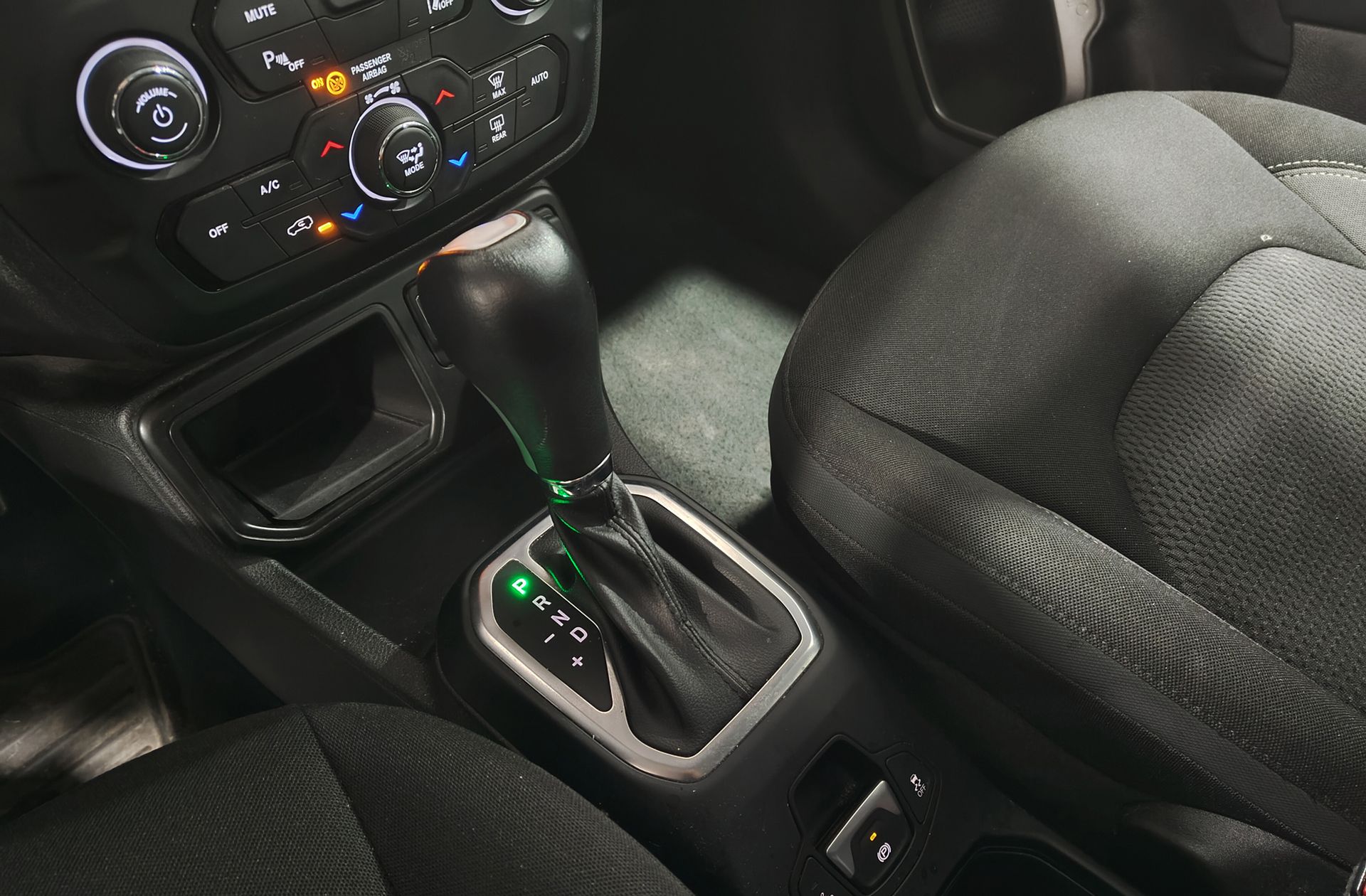 Jeep Renegade eHybrid 1.5 Limited ATX - foto 5