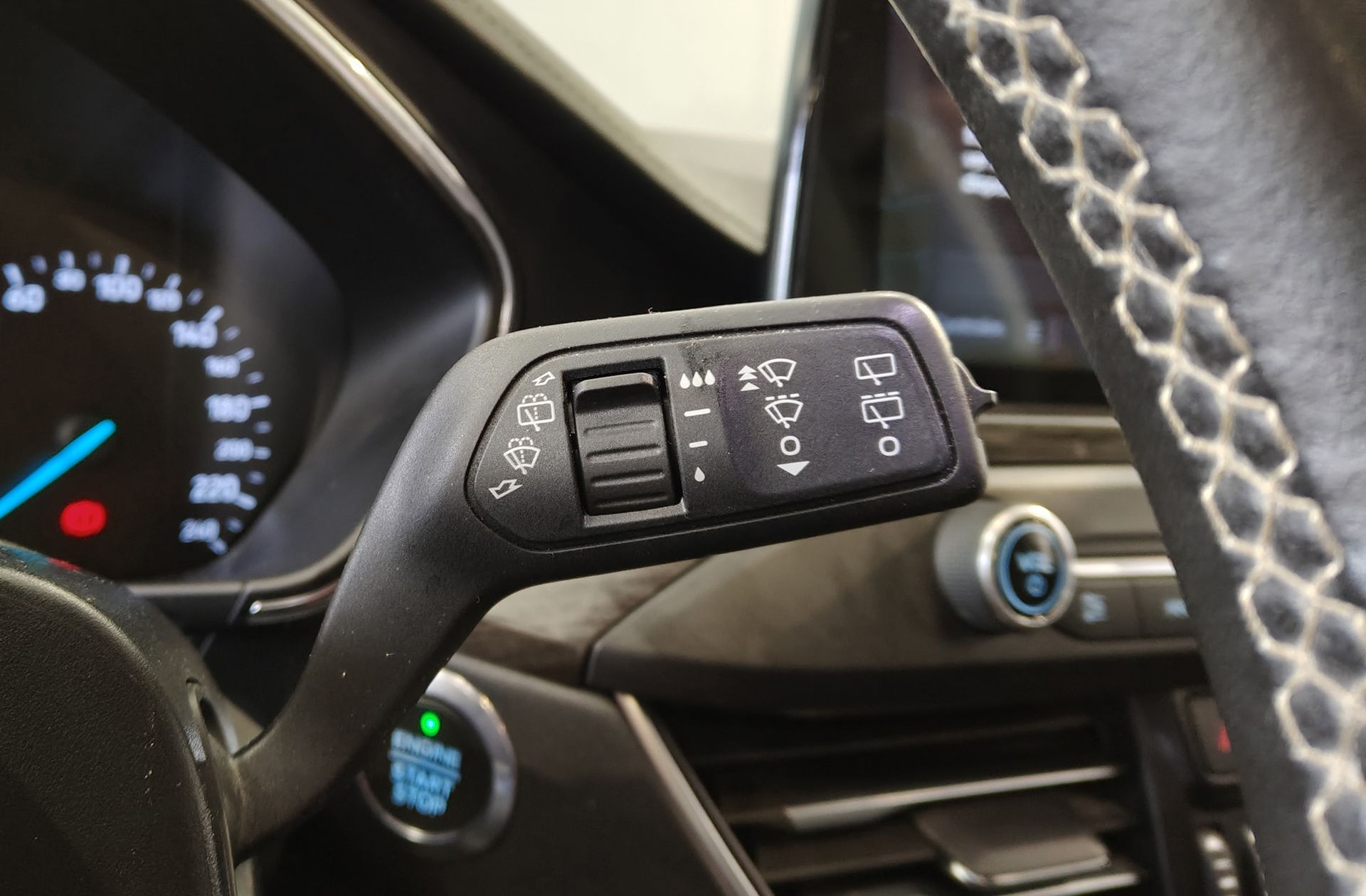 Ford Focus 1.5 EcoBoost Vignale - foto 28