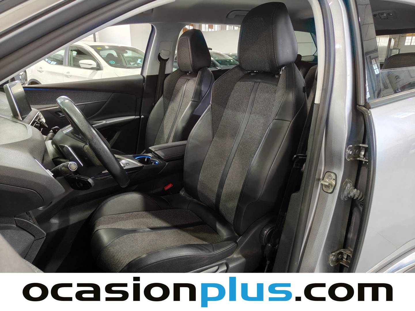 Foto asientos delanteros Peugeot 5008 Peugeot 5008 PureTech 130 S&S Allure (130 CV) EAT8 7 Plazas