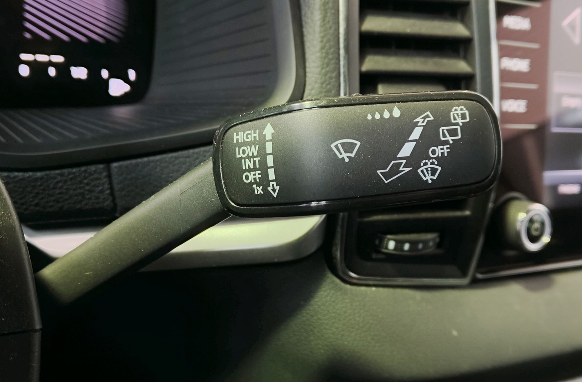 Škoda Karoq 2.0 TDI Selection - foto 26