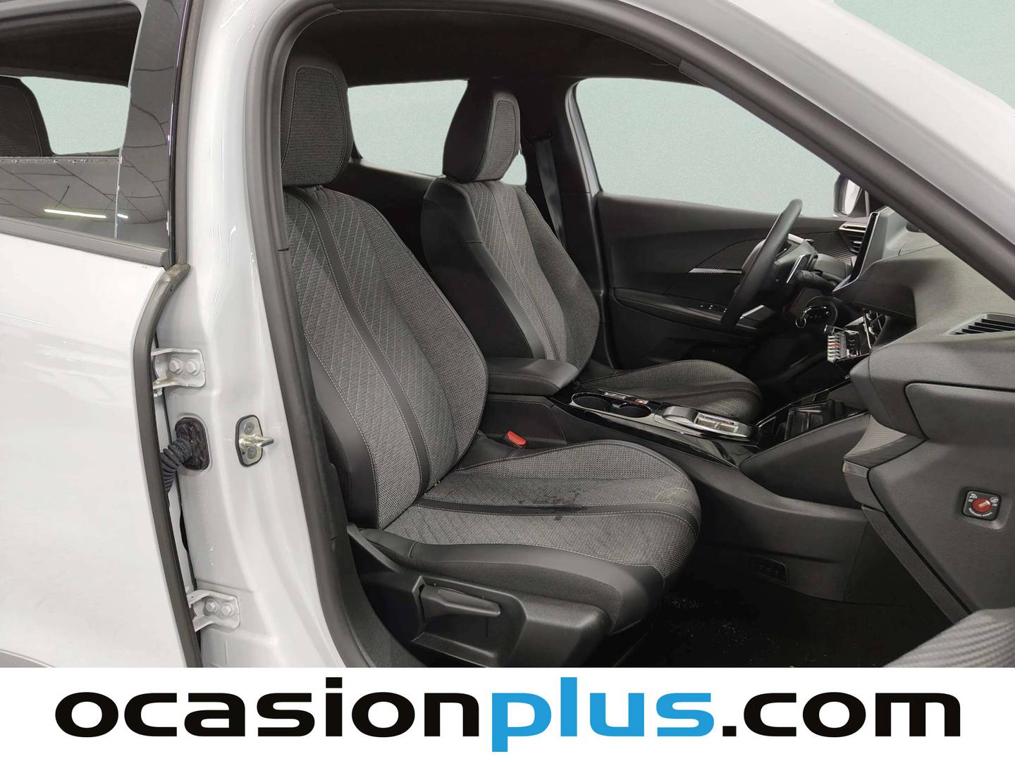 Foto Peugeot 2008 Peugeot 2008 Allure Hybrid eDCS6 (136 CV)