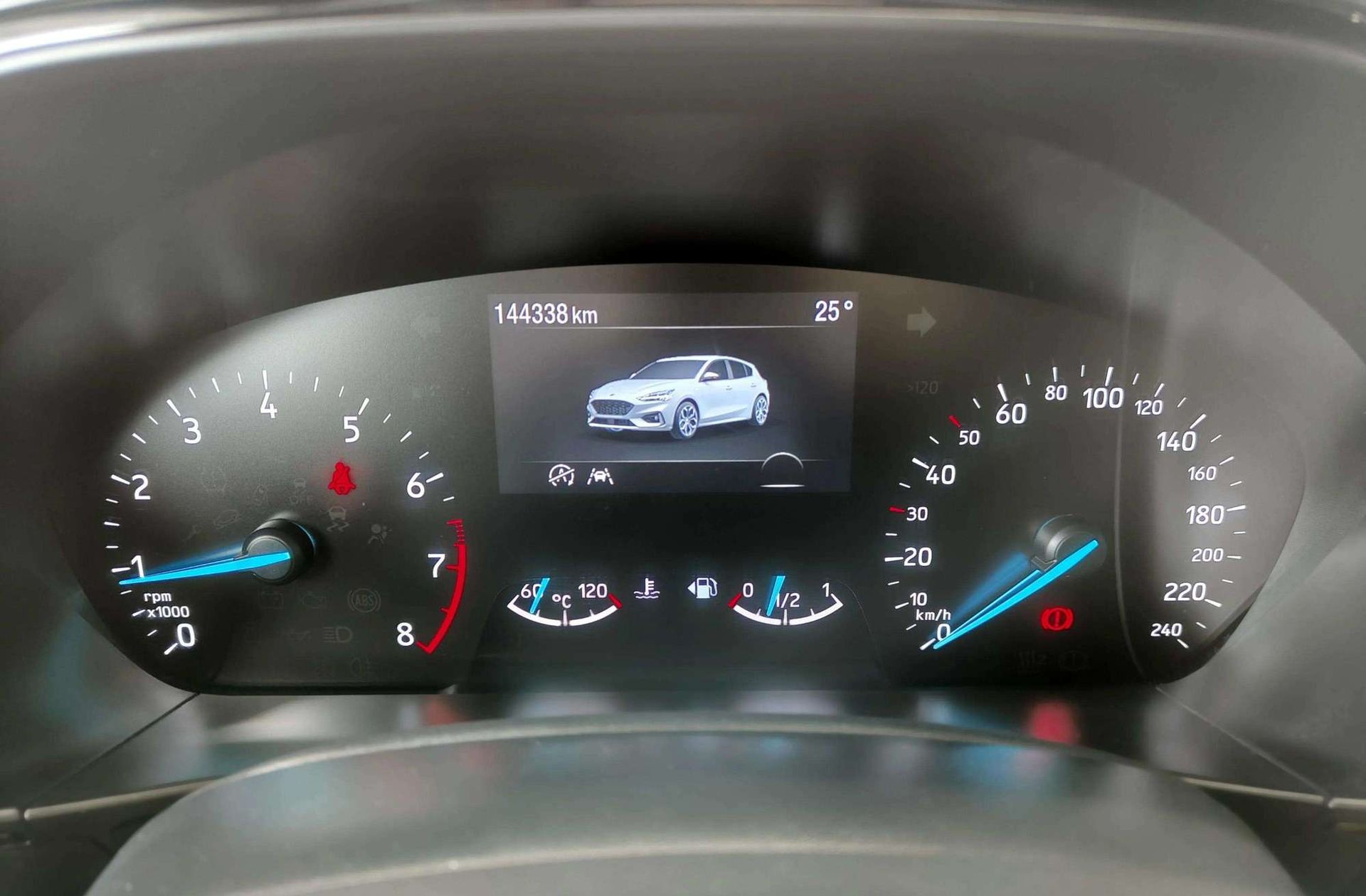 Ford Focus 1.0 EcoBoost MHEV ST-Line - foto 27