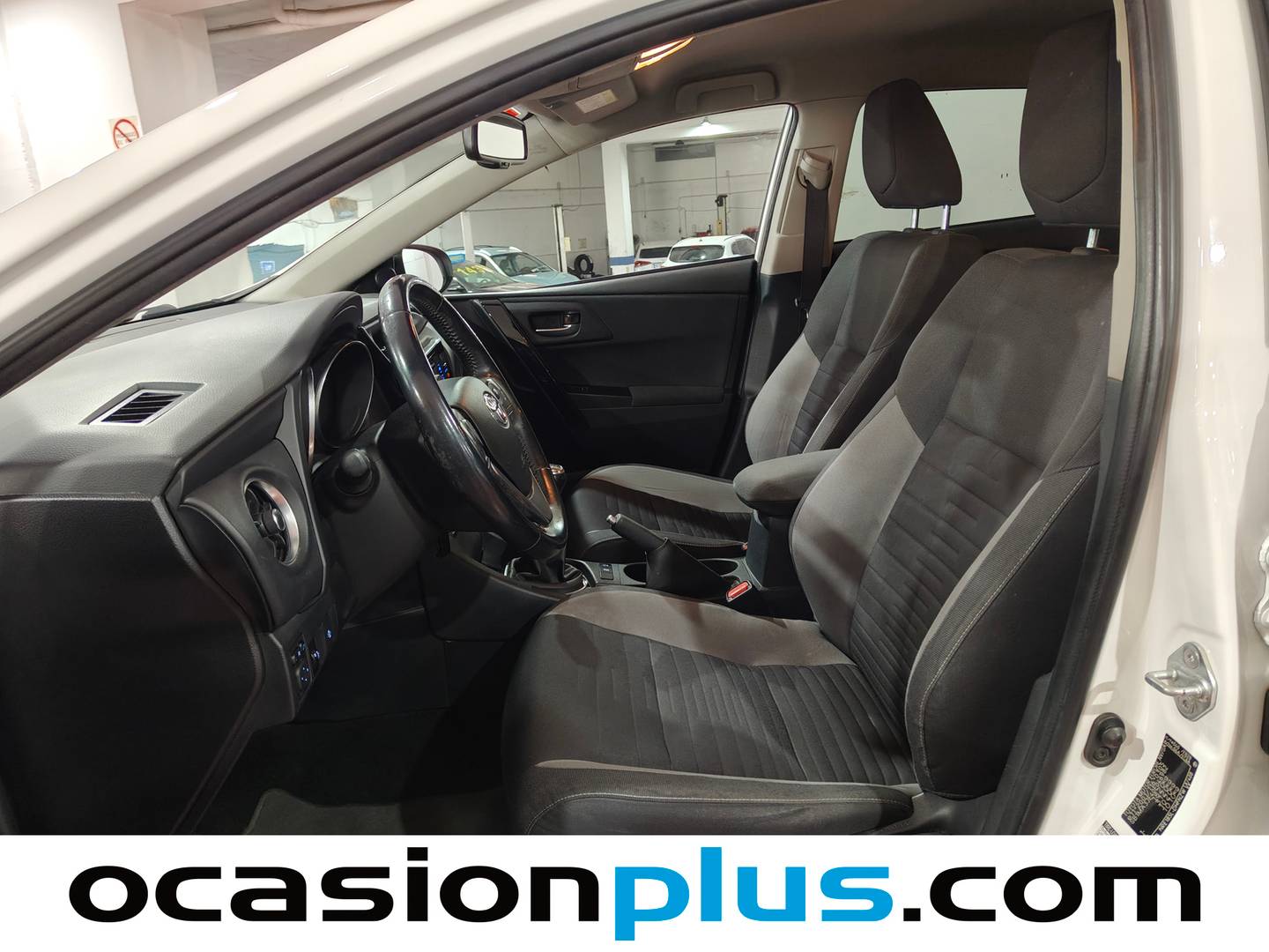 Foto asientos delanteros Toyota Auris Toyota Auris 120T Active (116 CV)