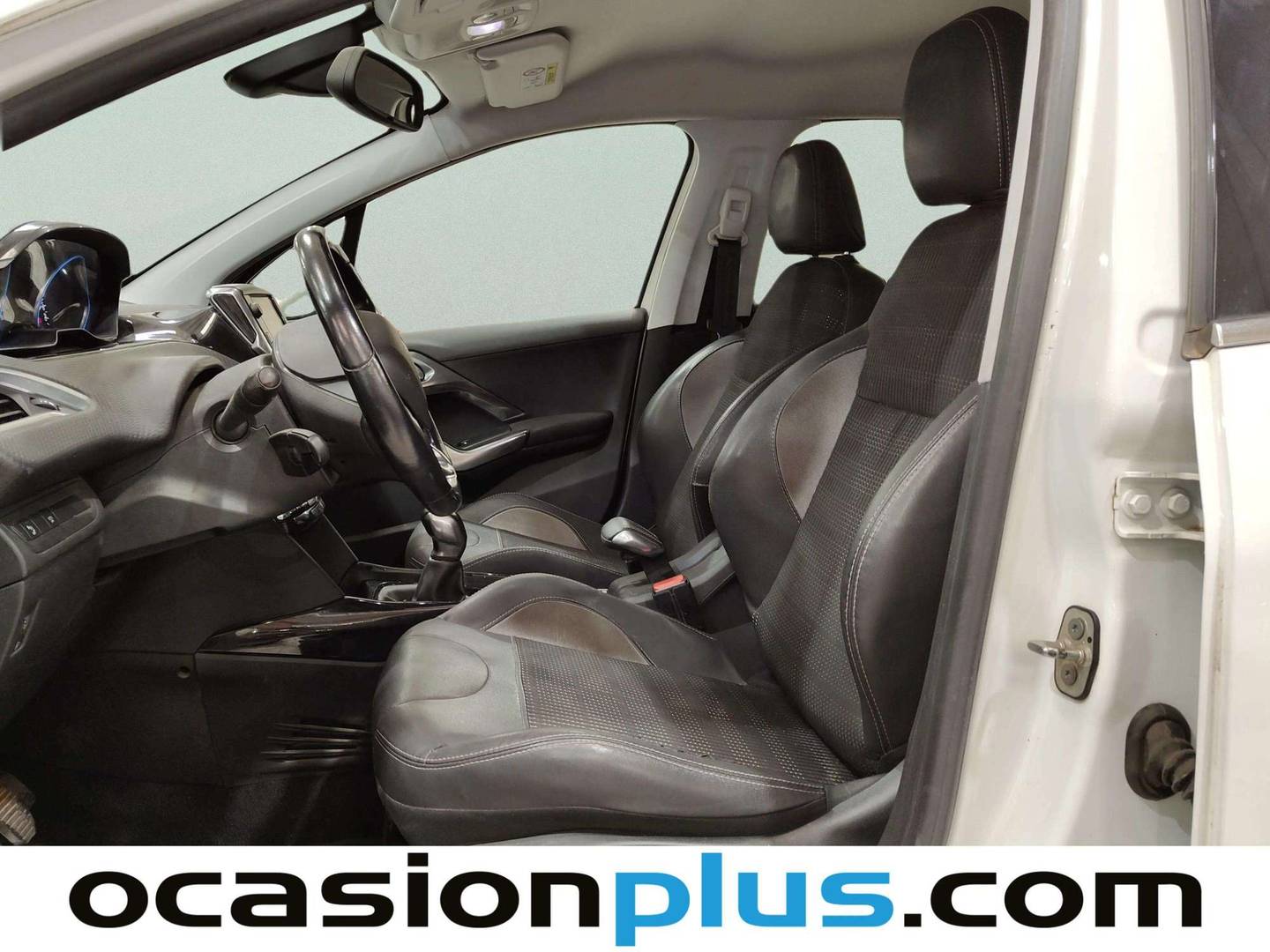 Foto asientos delanteros Peugeot 2008 Peugeot 2008 PureTech 110 S&S Allure (110 CV)