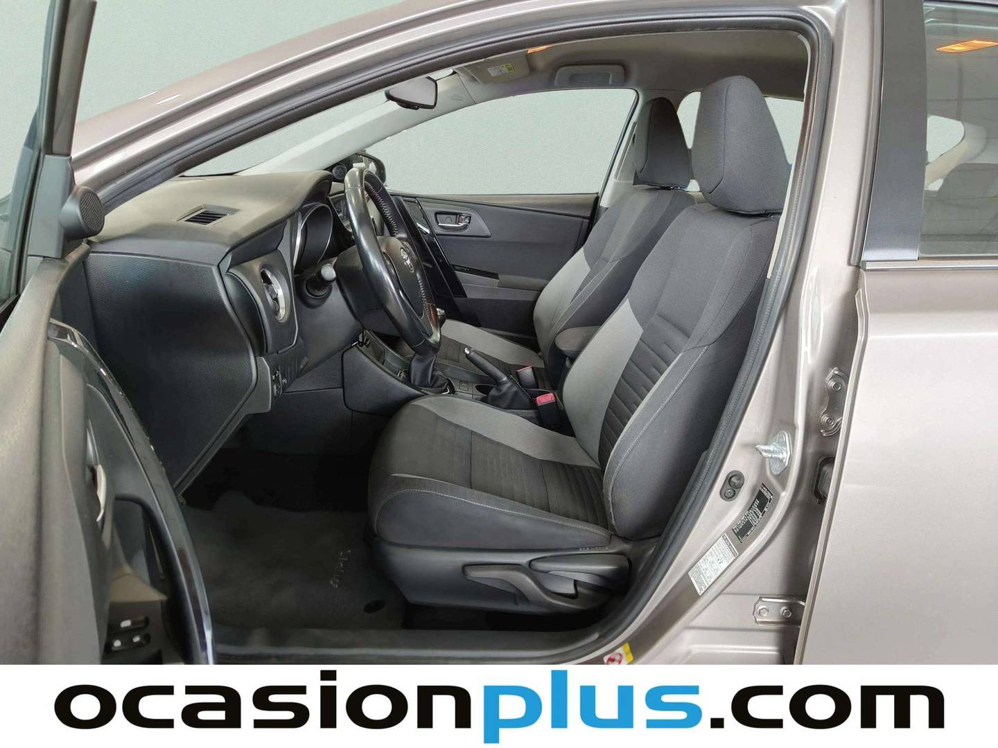 Foto asientos delanteros Toyota Auris Toyota Auris 120T Active (Business Plus) (116 CV)