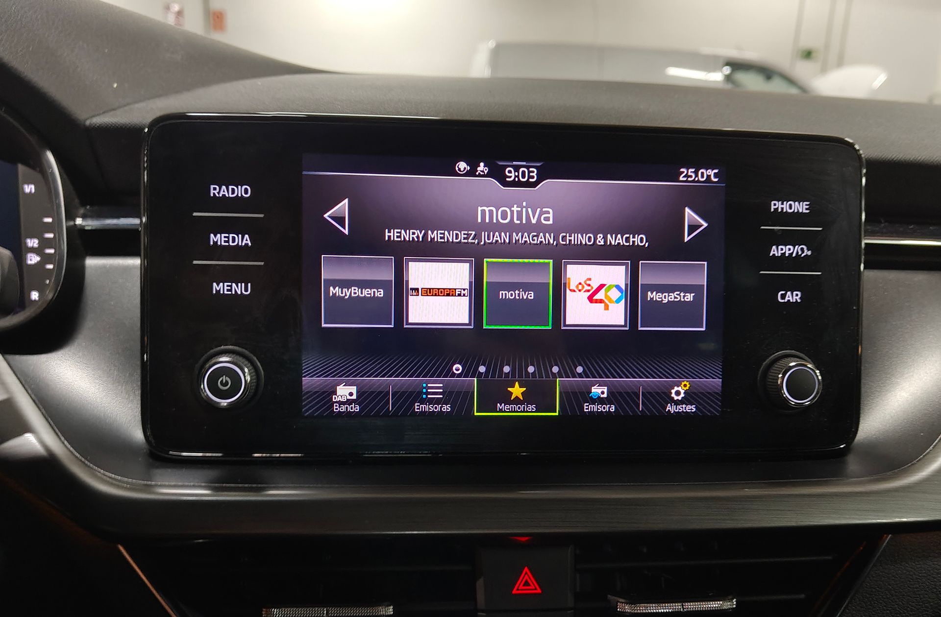 Škoda Kamiq 1.0 TSI Scout DSG - foto 32