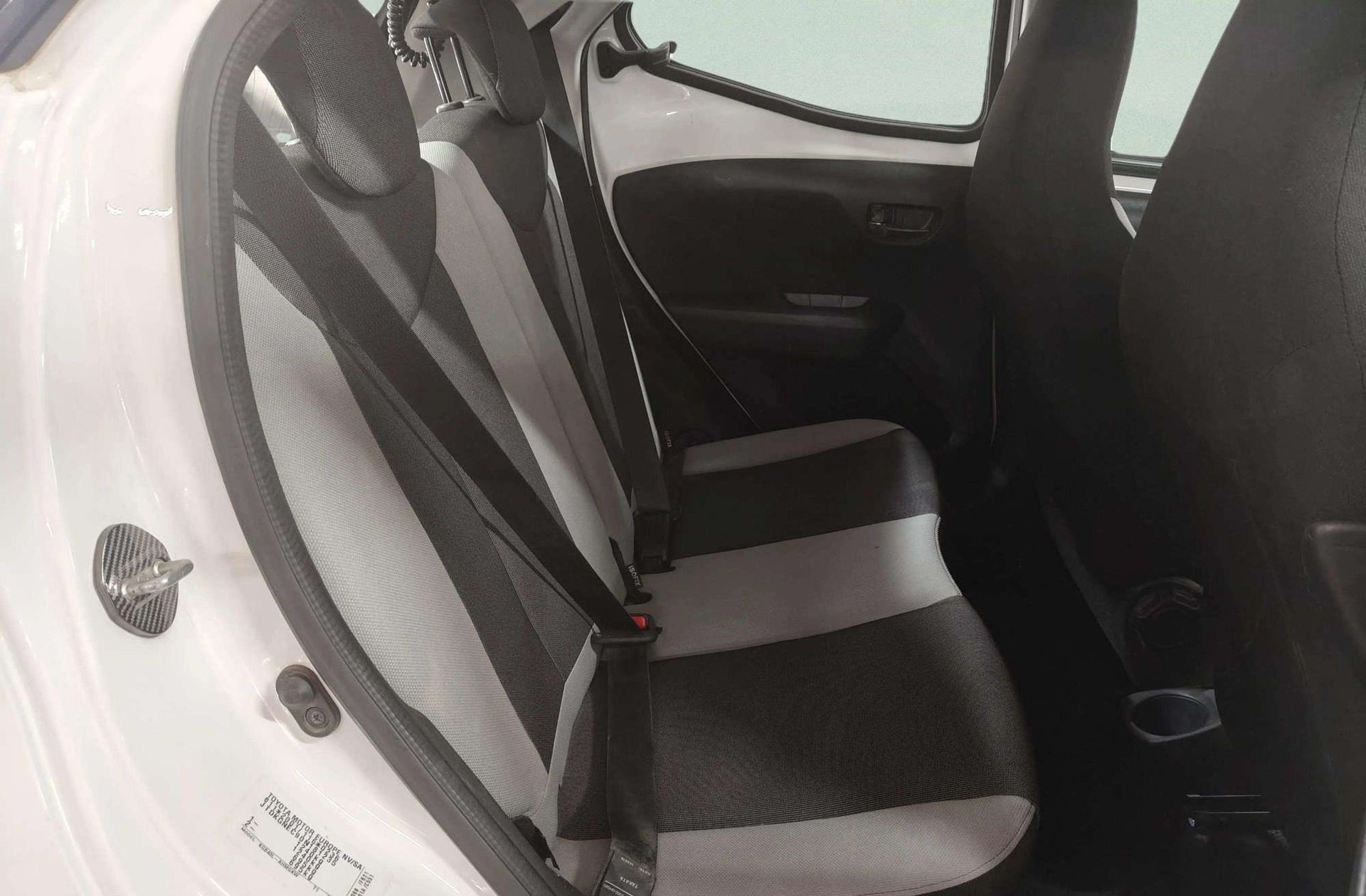 Toyota Aygo 1.0 70 x-play - foto 14