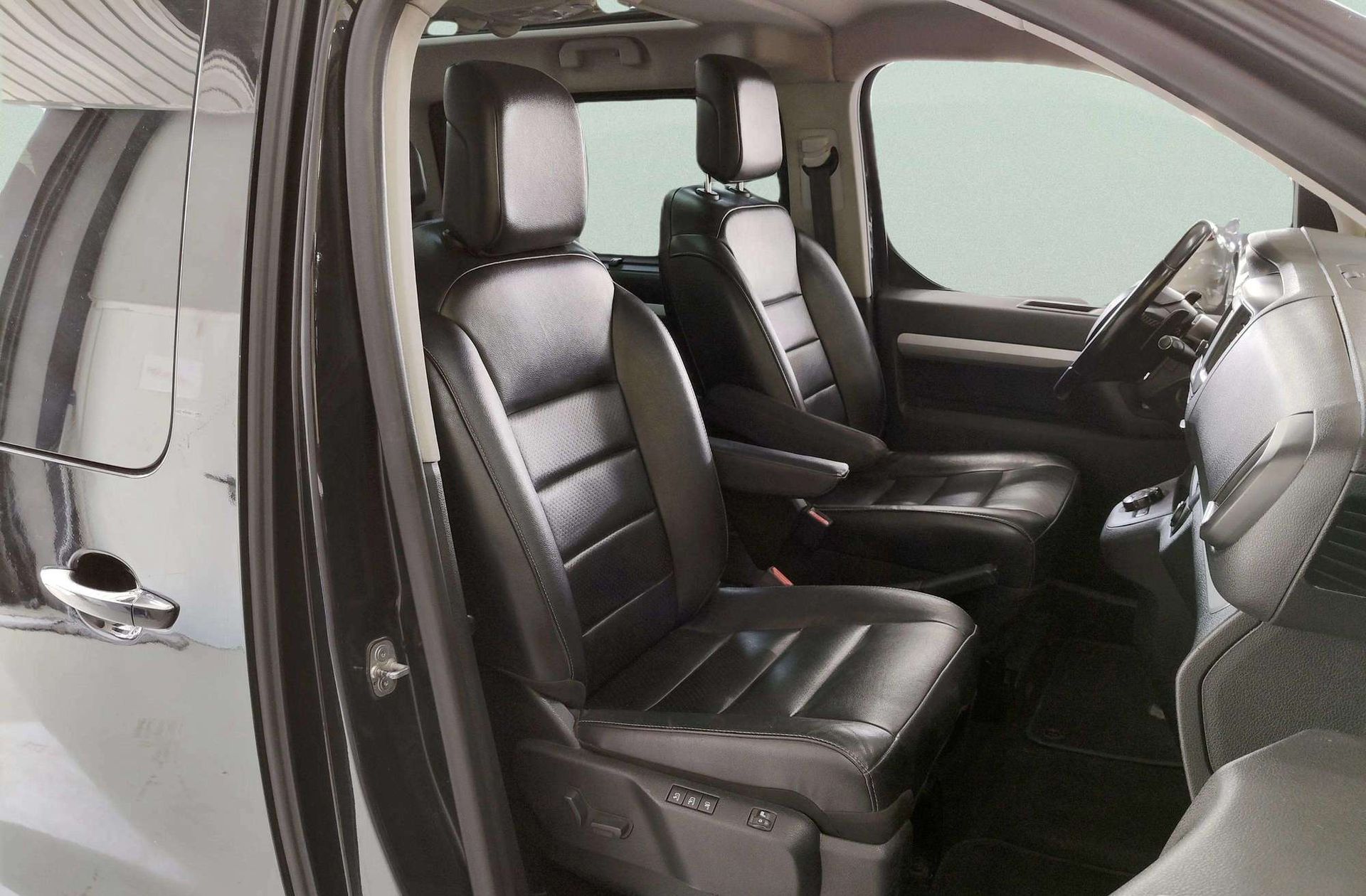 Peugeot Traveller BlueHDi 150 Allure Standard EAT6 7 plazas - foto 24