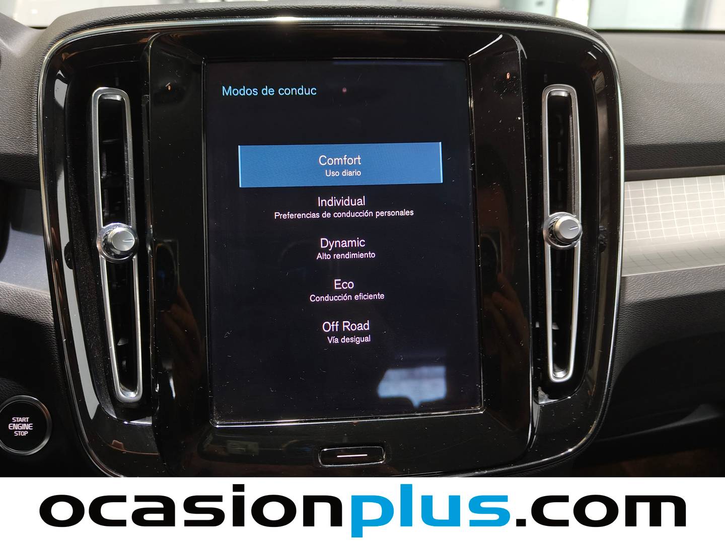 Acabados Volvo XC40 Volvo XC40 B4 G Momentum Pro AWD Auto (197 CV)