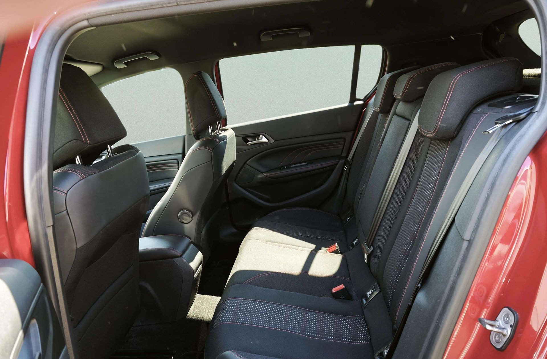 Peugeot 308 1.2 PureTech GT Line EAT8 - foto 15