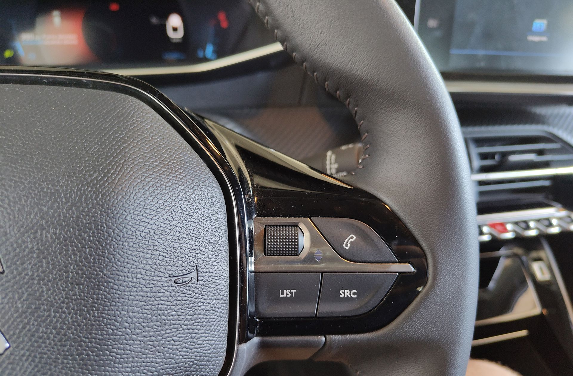 Peugeot 208 BlueHDi 100 Allure Pack - foto 28