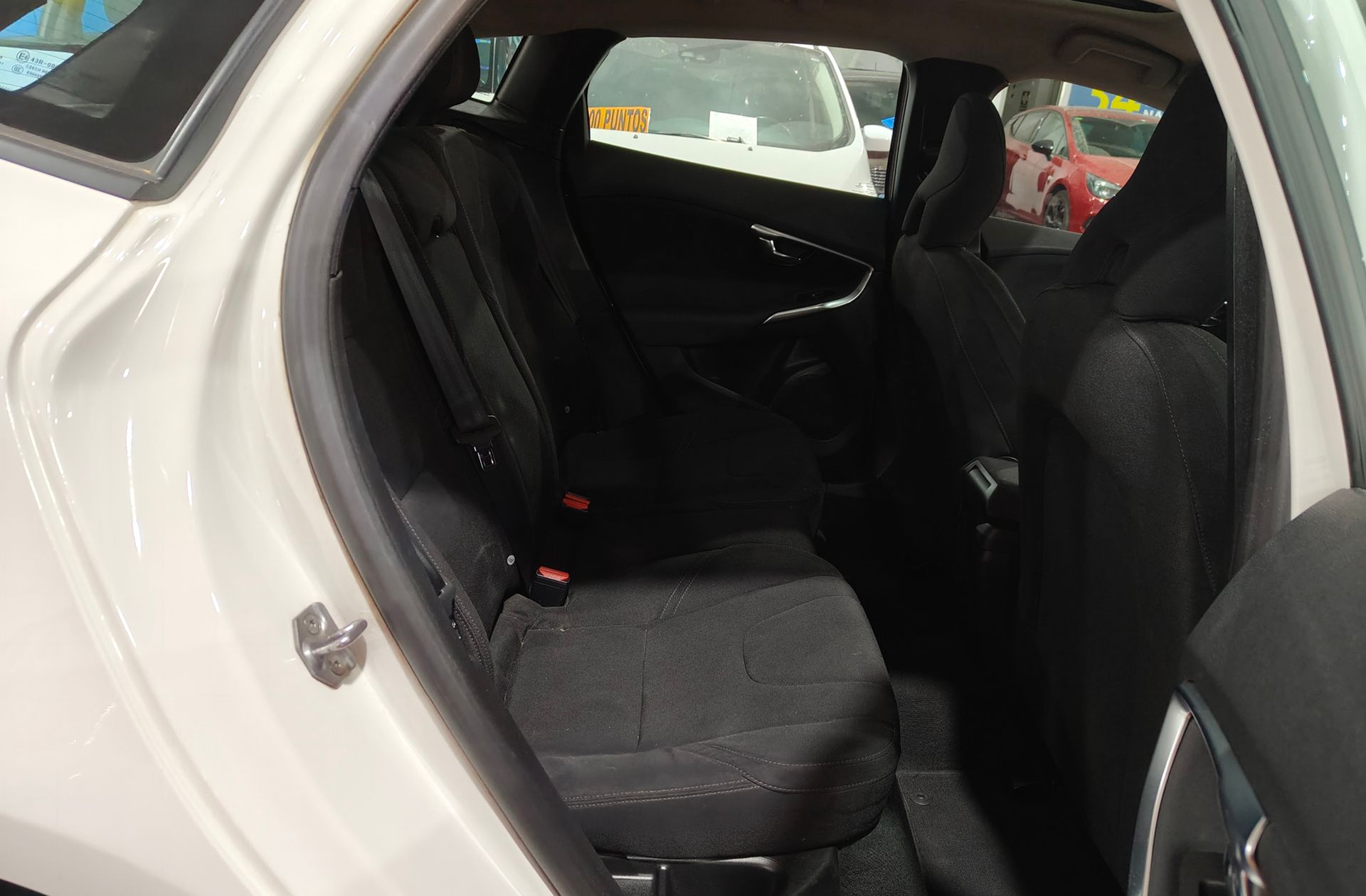 Volvo V40 D2 Kinetic - foto 14