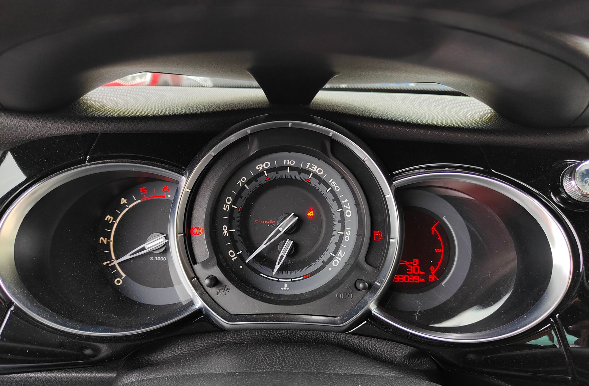 Citroën DS3 E-HDi 110 Sport - foto 24