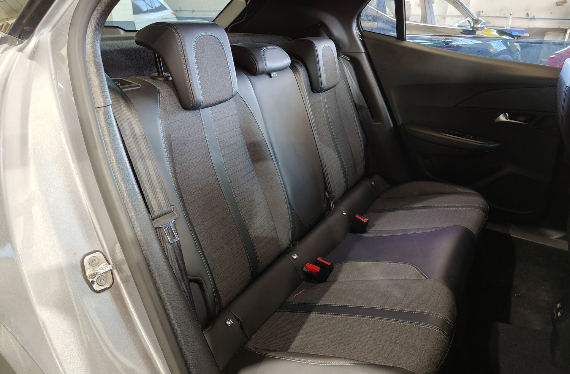 Peugeot 2008 PureTech 100 Allure Pack - foto 16