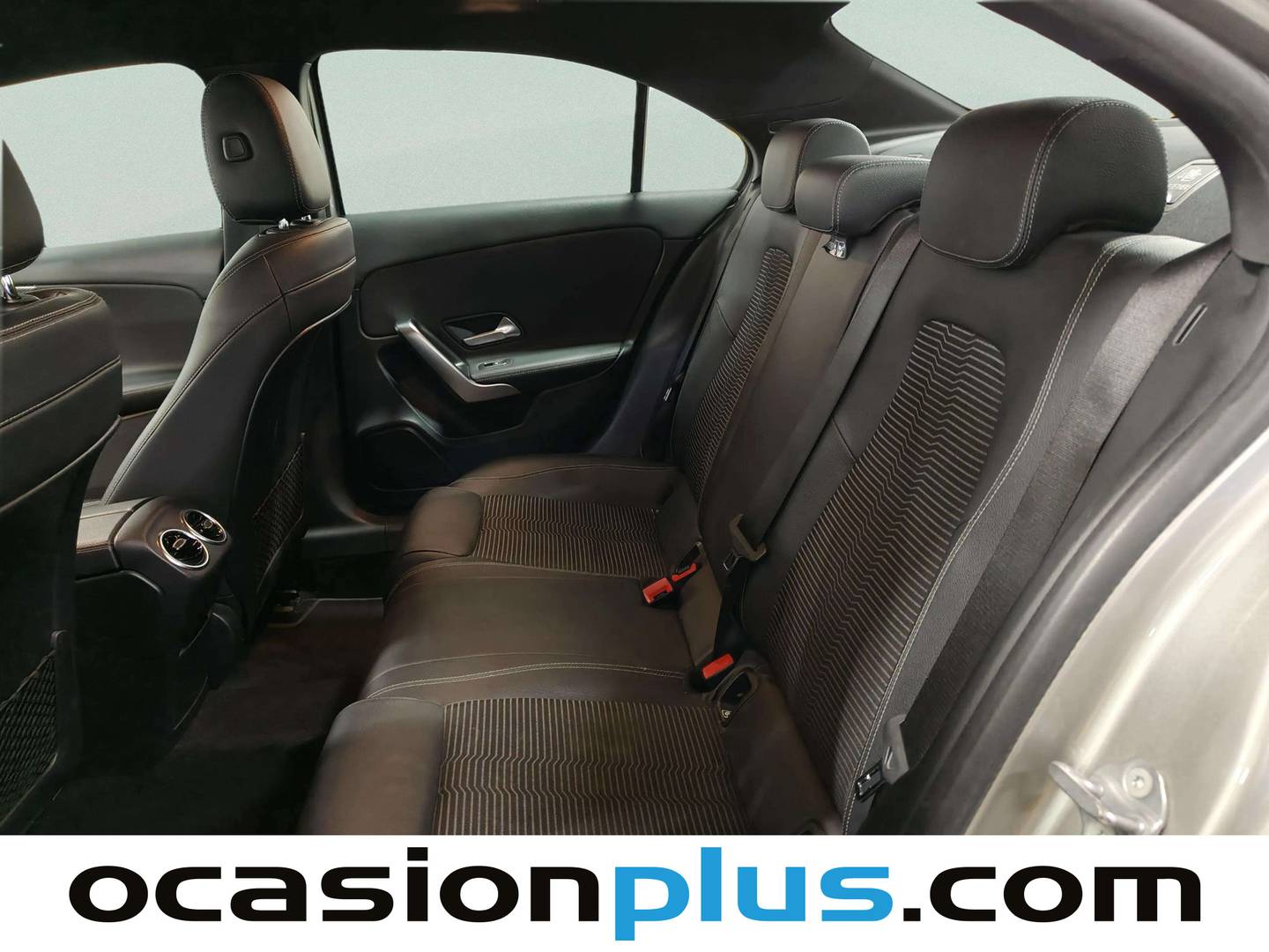 Foto asientos traseros Mercedes Clase A Mercedes-Benz Clase A 180 d Sedán (116 CV)