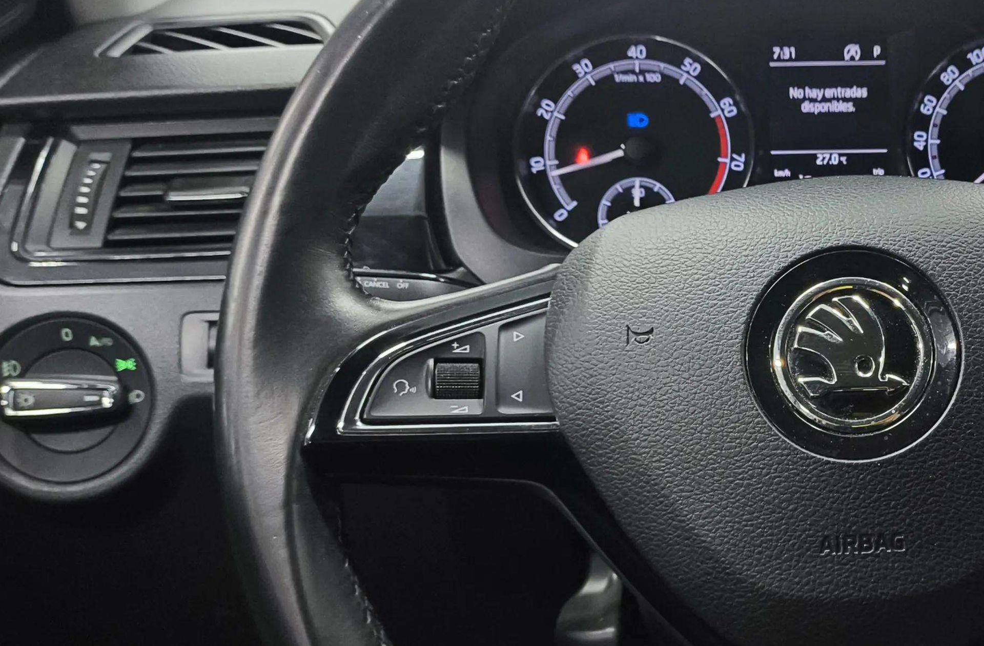 Škoda Spaceback 1.4 TSI Like DSG - foto 20