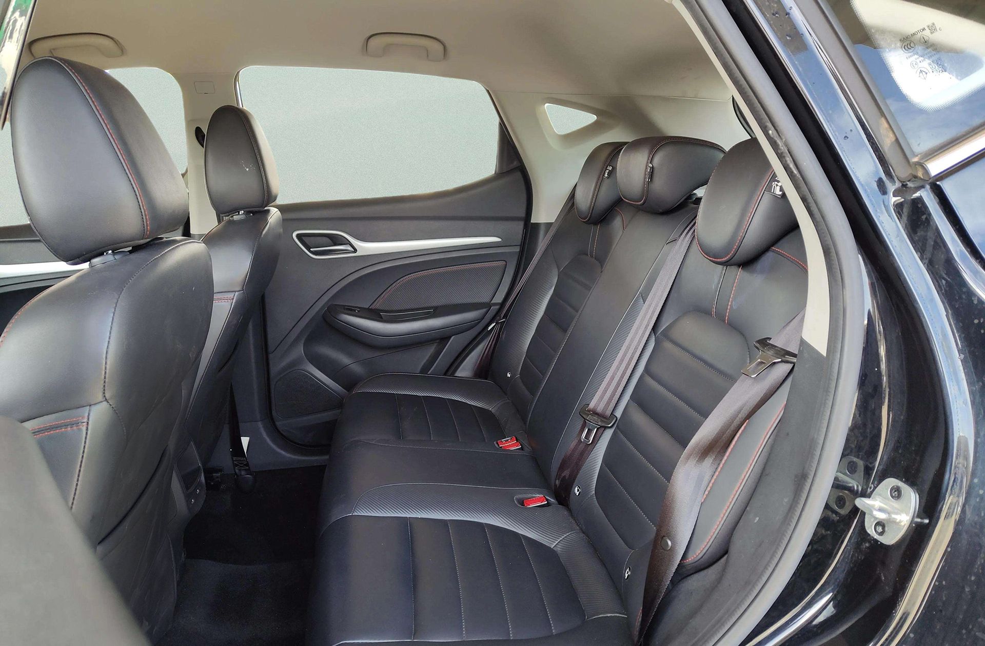 MG ZS 1.0T Luxury - foto 12