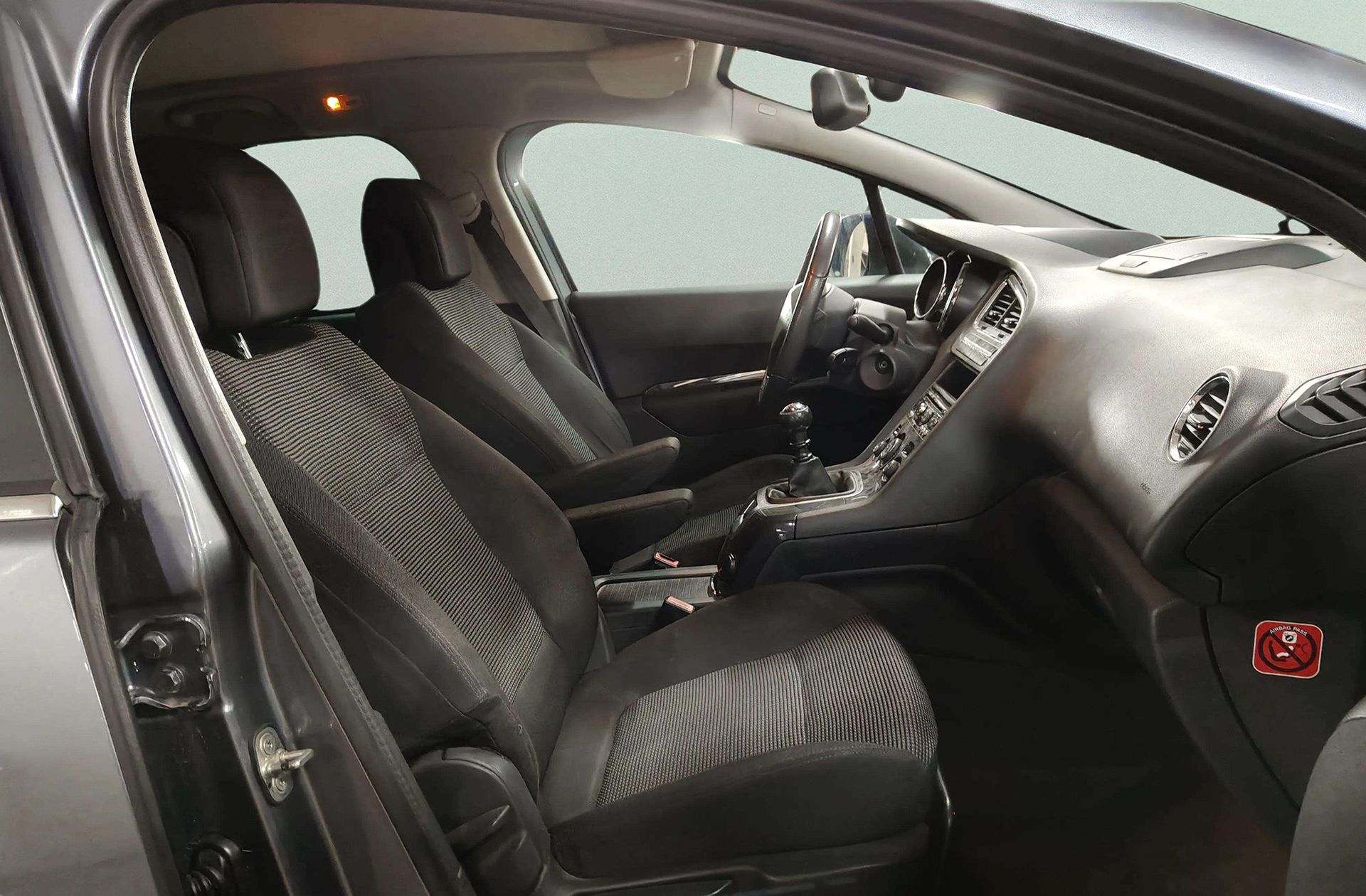 Peugeot 5008 1.6 HDi Sport Pack FAP 7 plazas - foto 17