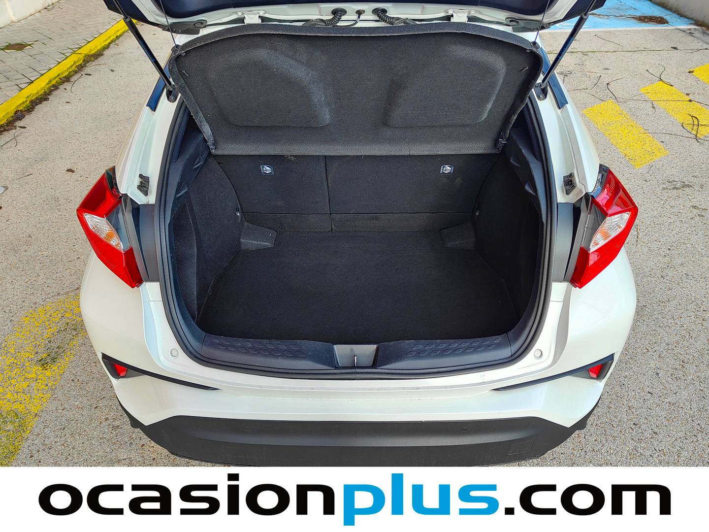 Foto Toyota C-HR Toyota C-HR 1.8 125H Advance (122 CV)