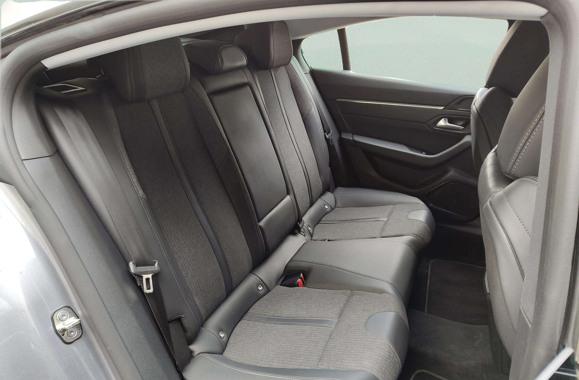 Peugeot 508 PureTech 130 Allure Pack EAT8 - foto 22