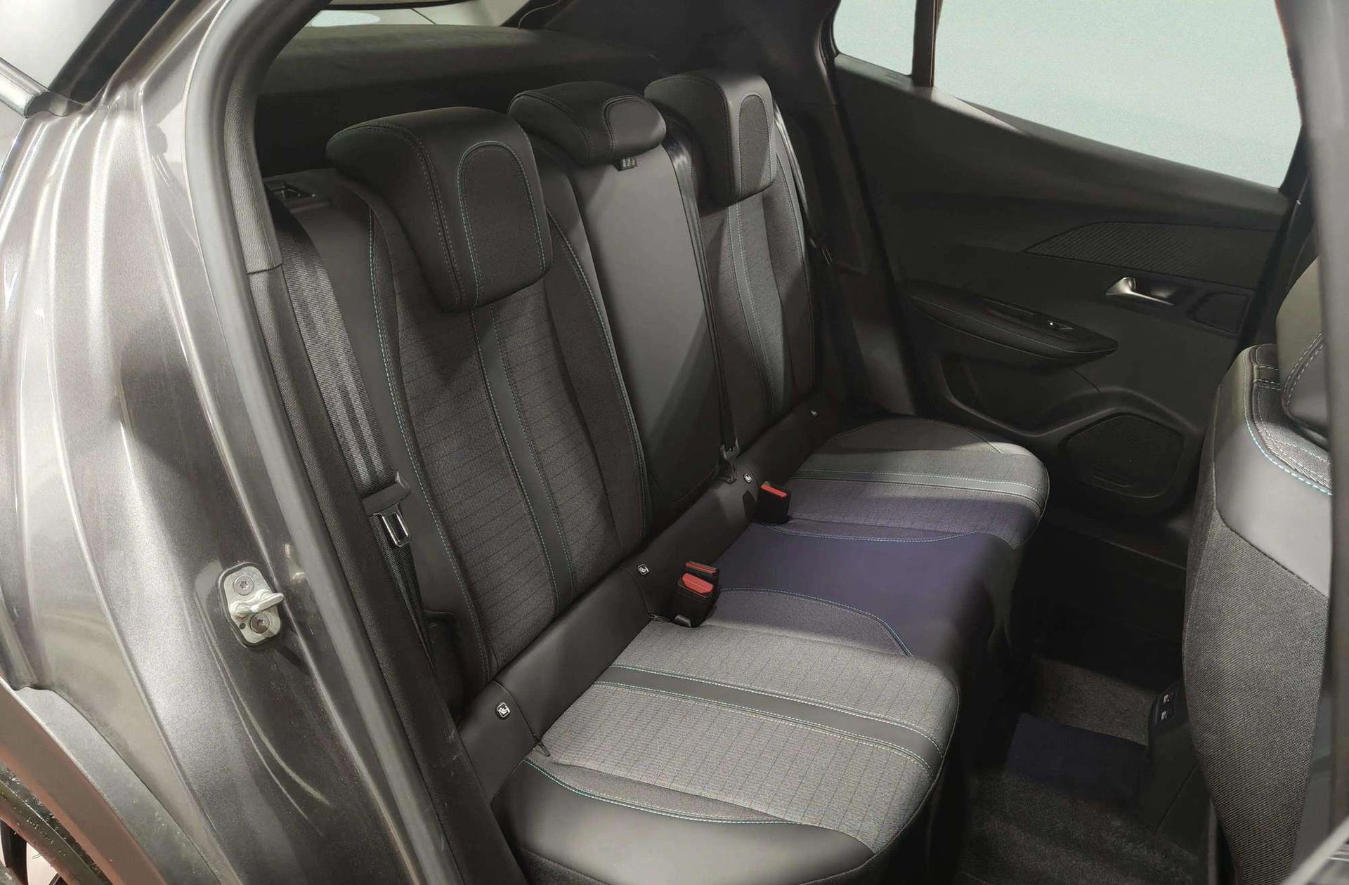 Peugeot 2008 PureTech 130 Allure Pack EAT8 - foto 20