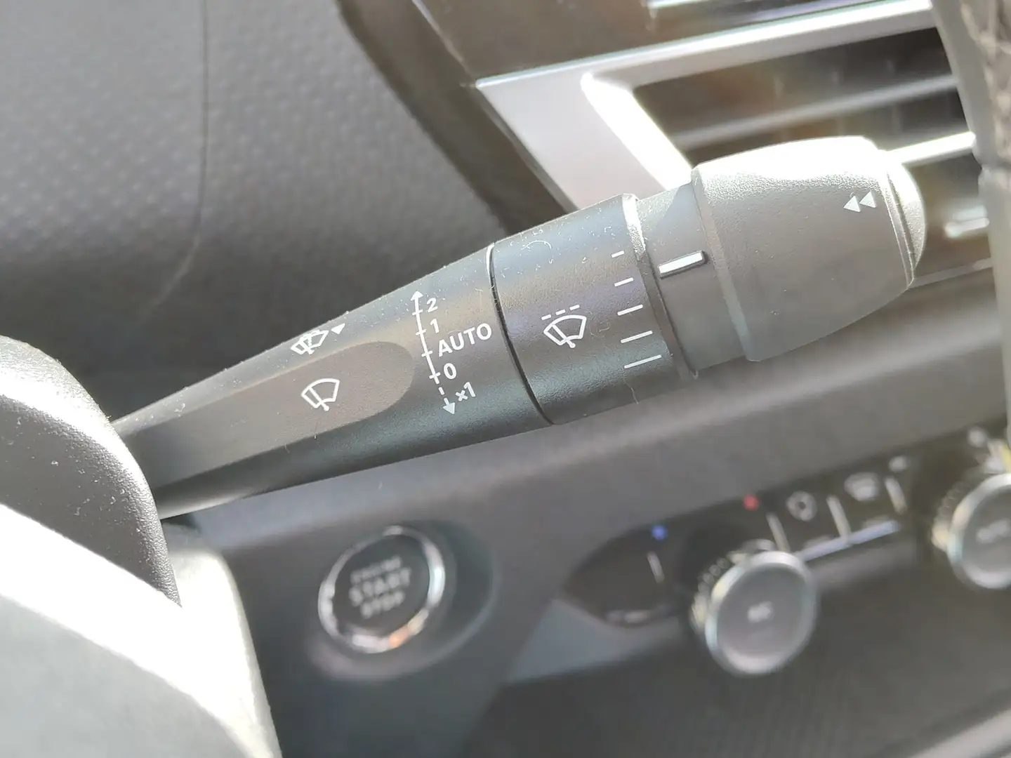 Foto Citroën C4 X Citroen C4 X 1.2 PureTech 130 S&S Shine EAT8 (131 CV)