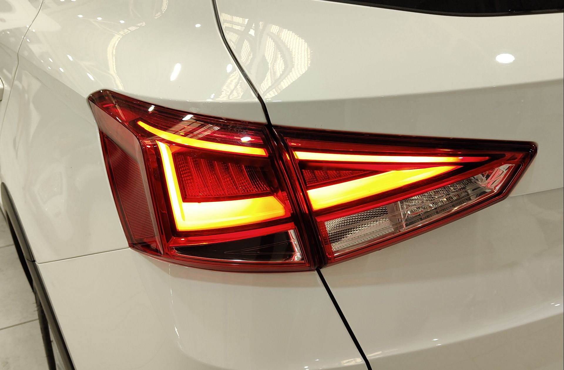 SEAT Arona 1.0 TSI FR - foto 17