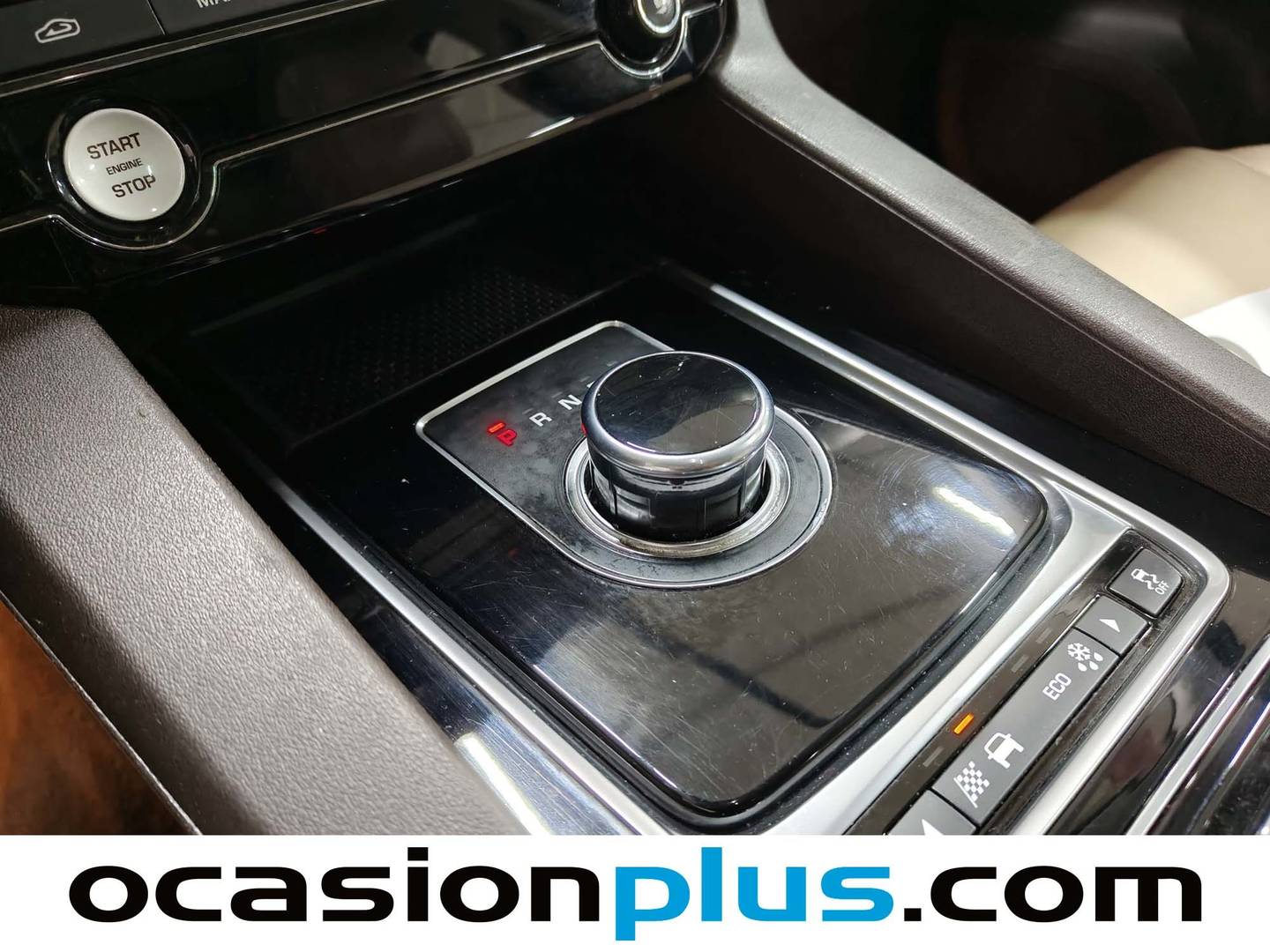 Foto Jaguar F-Pace Jaguar F-PACE 2.0T i4 Prestige AWD Auto (250 CV)