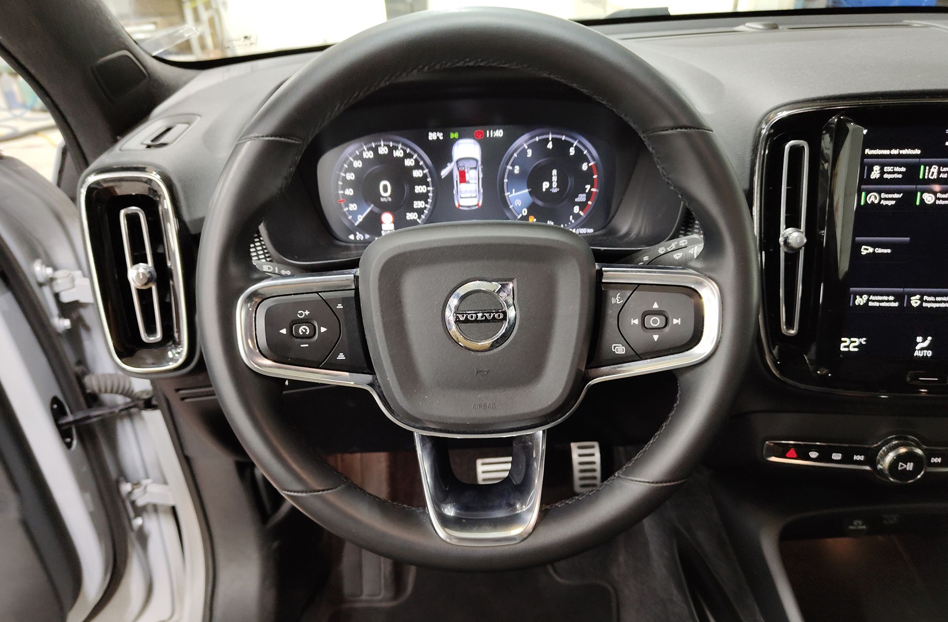 Volvo XC40 T2 R-Design - foto 30