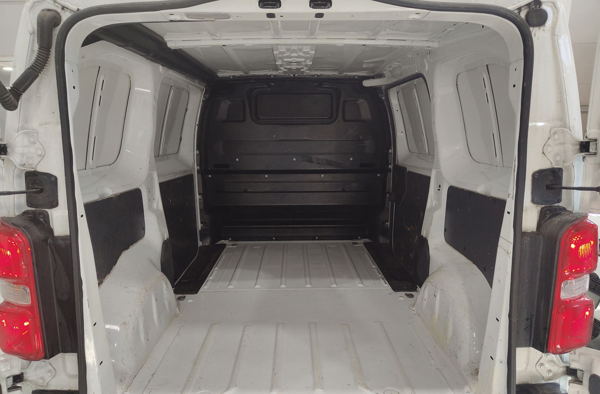 Peugeot Expert Furgon BlueHDi 120 Pro Standard - foto 16