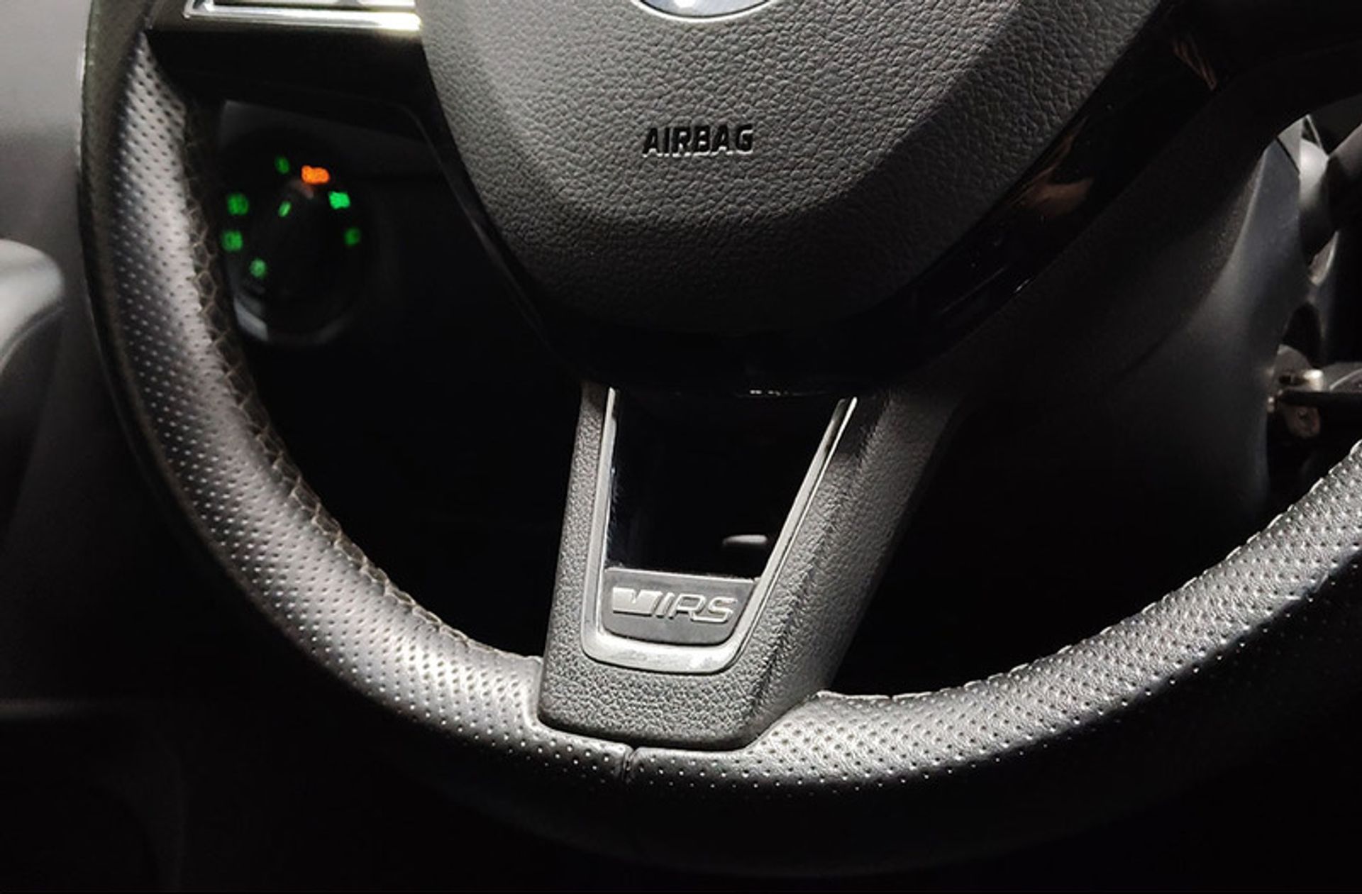 Škoda Octavia Combi 2.0 TDI RS DSG - foto 31