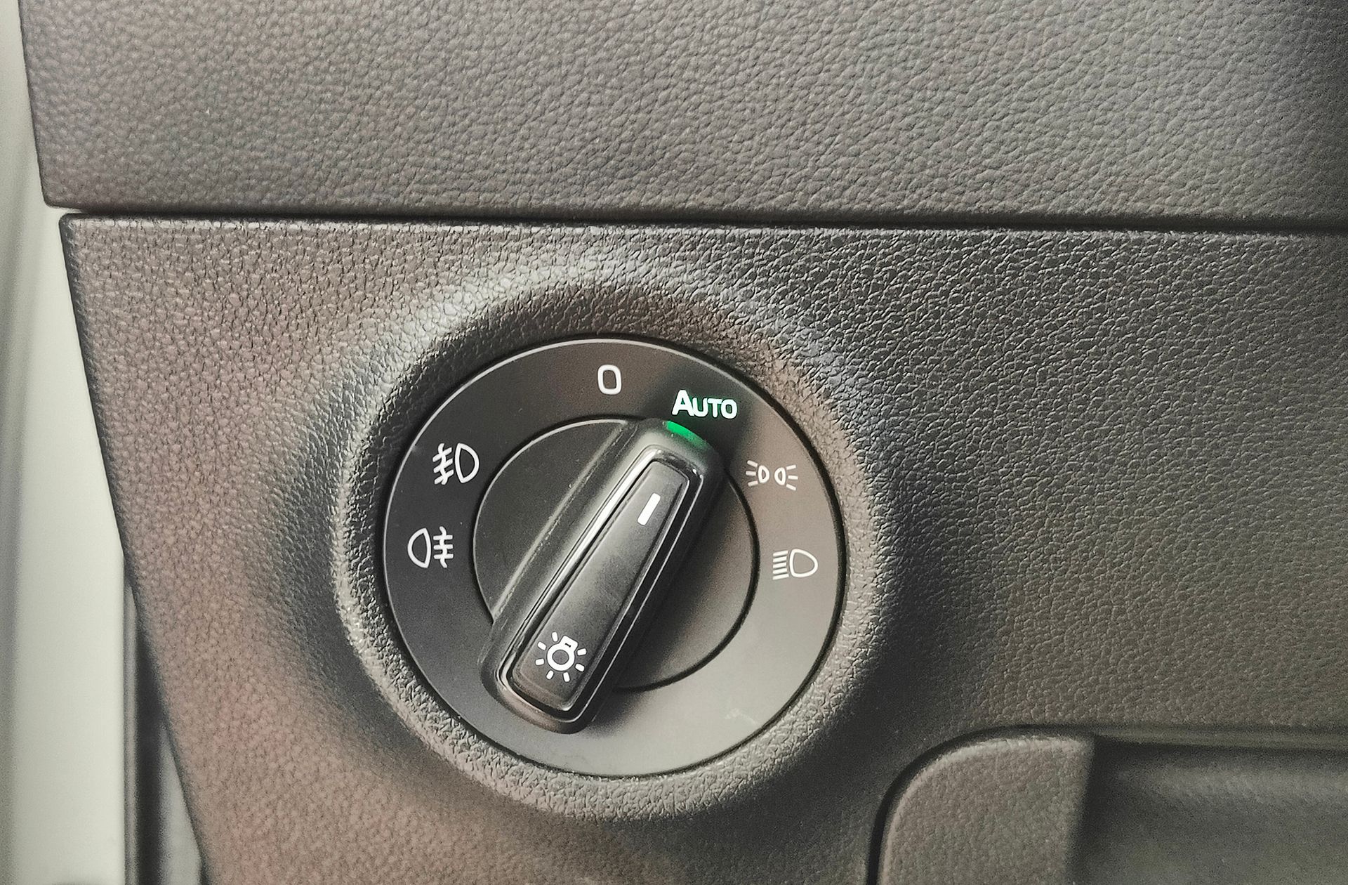 Škoda Karoq 1.6 TDI Ambition - foto 27