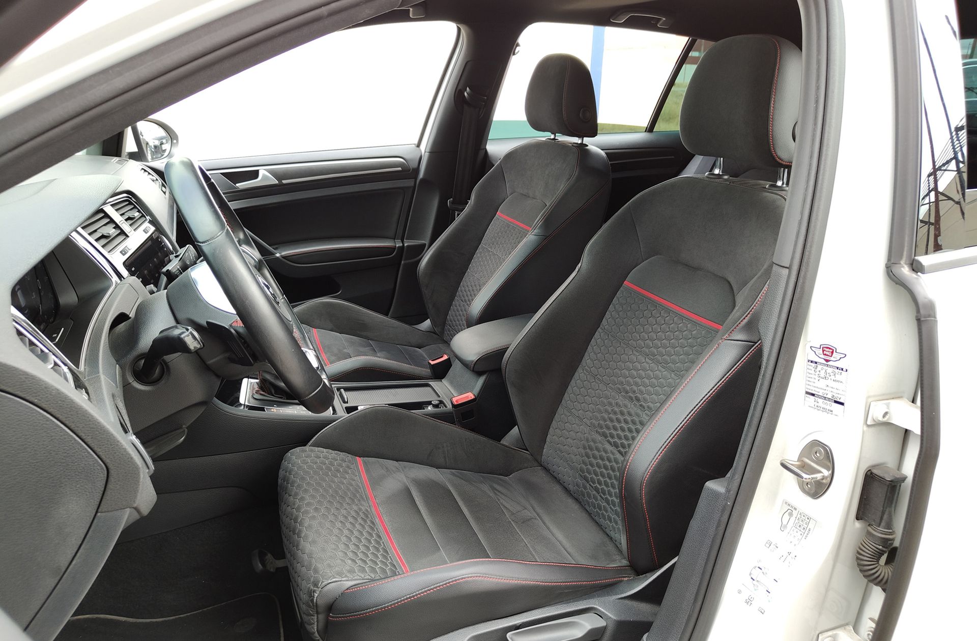 Volkswagen Golf GTI 2.0 TSI DSG - foto 12
