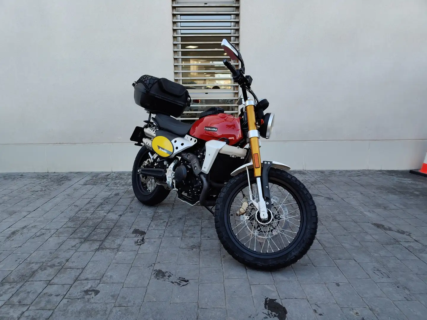 Foto Fantic Caballero Scrambler 500 Fantic Caballero Scrambler 500 500 (38 CV)
