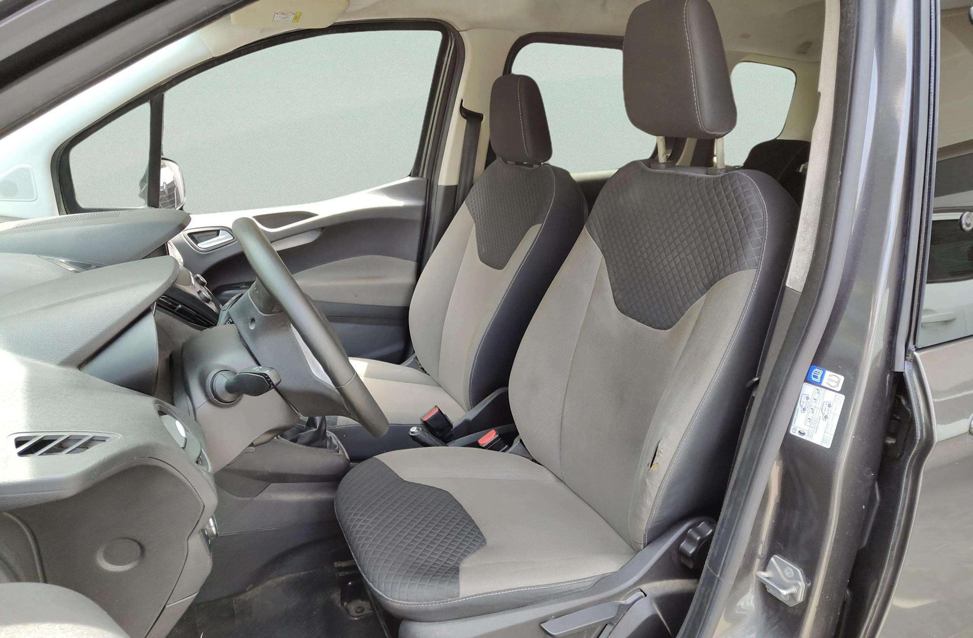 Ford Tourneo Courier 1.0 EcoBoost Titanium - foto 8