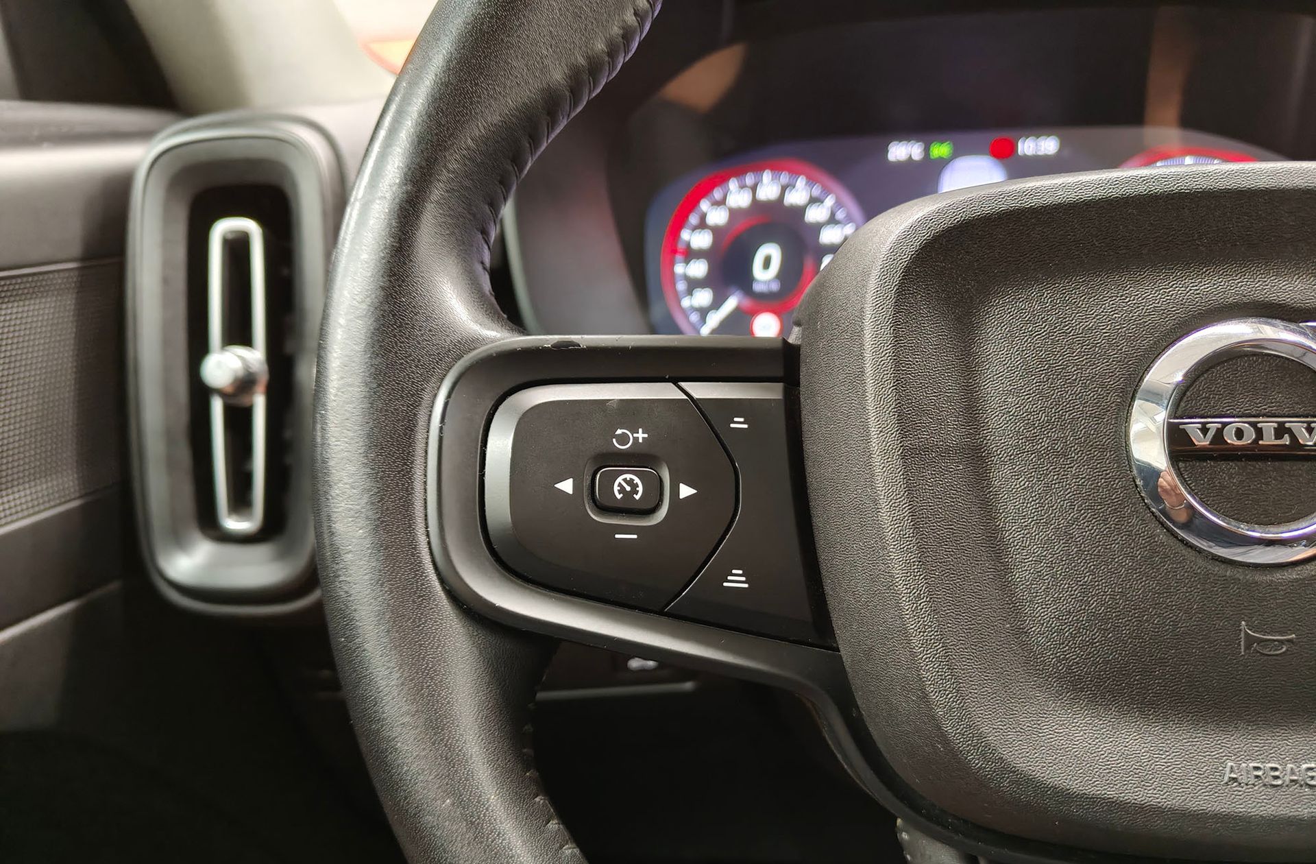 Volvo XC40 T2 Momentum Core - foto 26