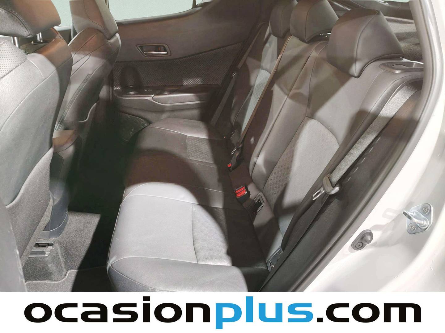 Foto asientos traseros Toyota C-HR Toyota C-HR 180H Advance (184 CV)