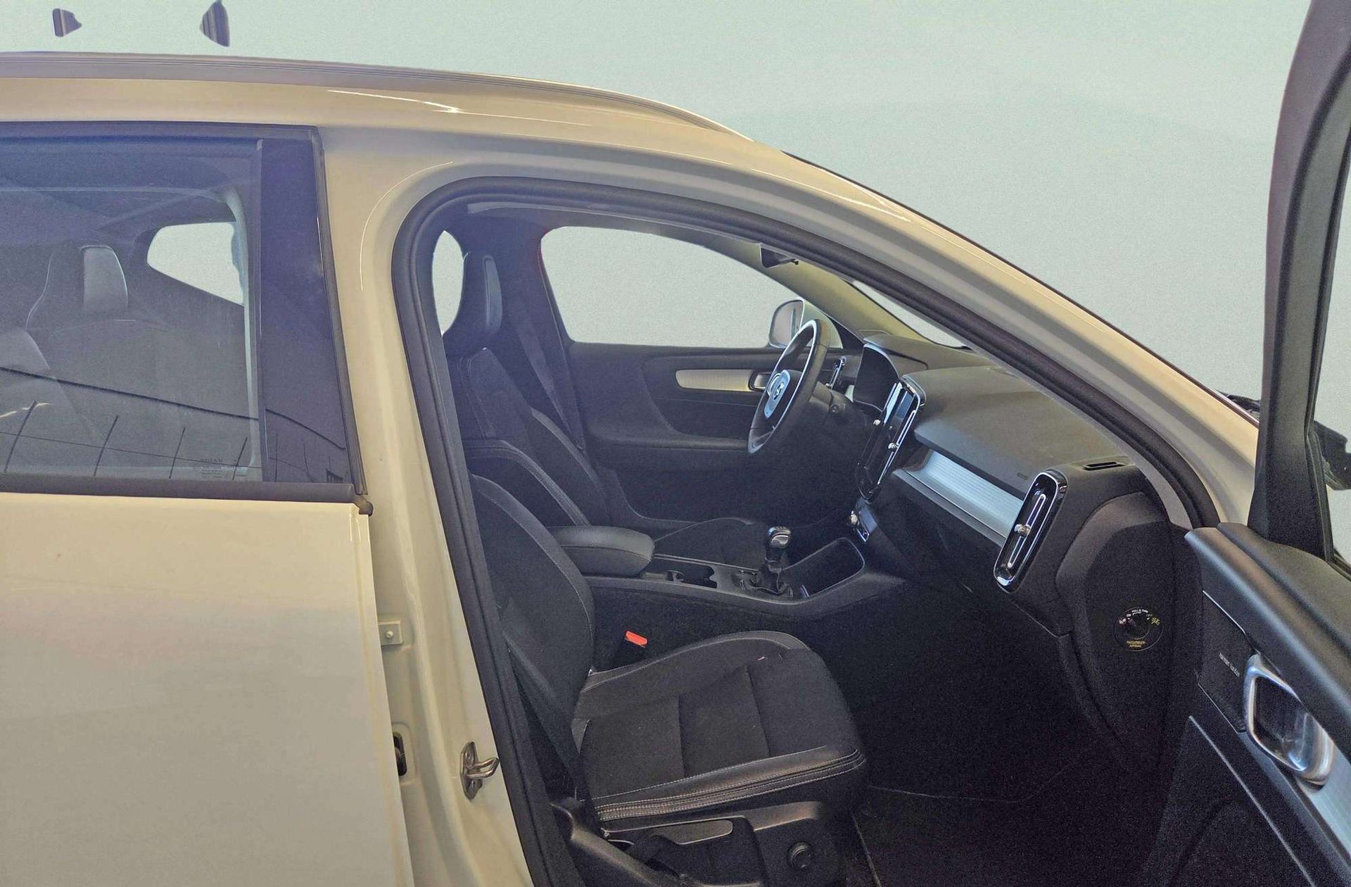 Volvo XC40 T3 Momentum - foto 16