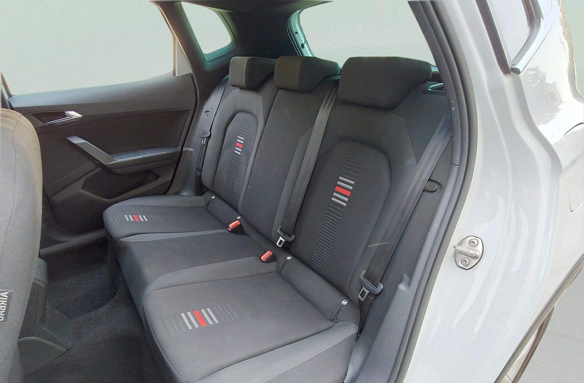 SEAT Arona 1.6 TDI Ecomotive FR - foto 12