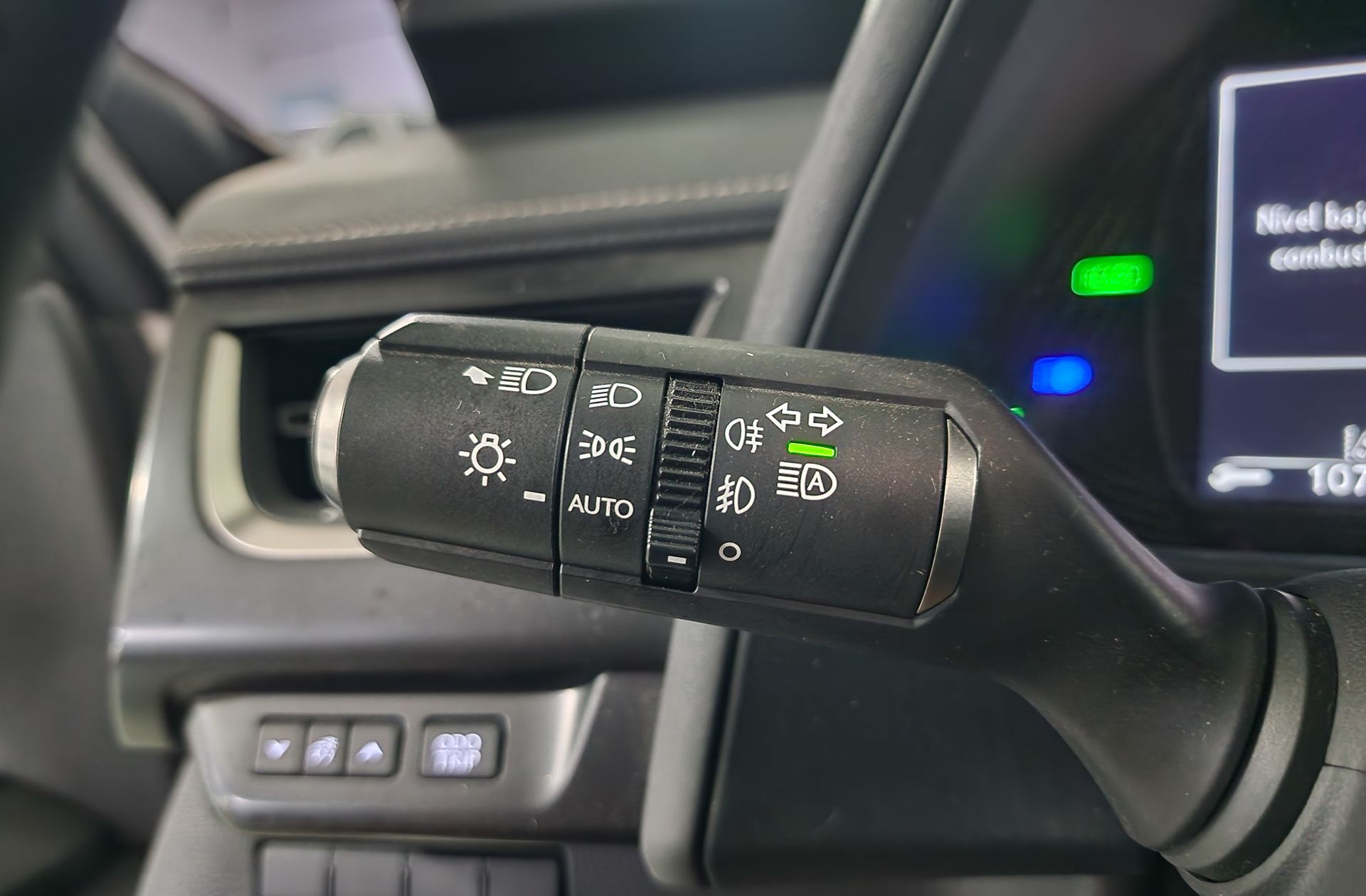 Lexus UX 250h Business 2WD - foto 25