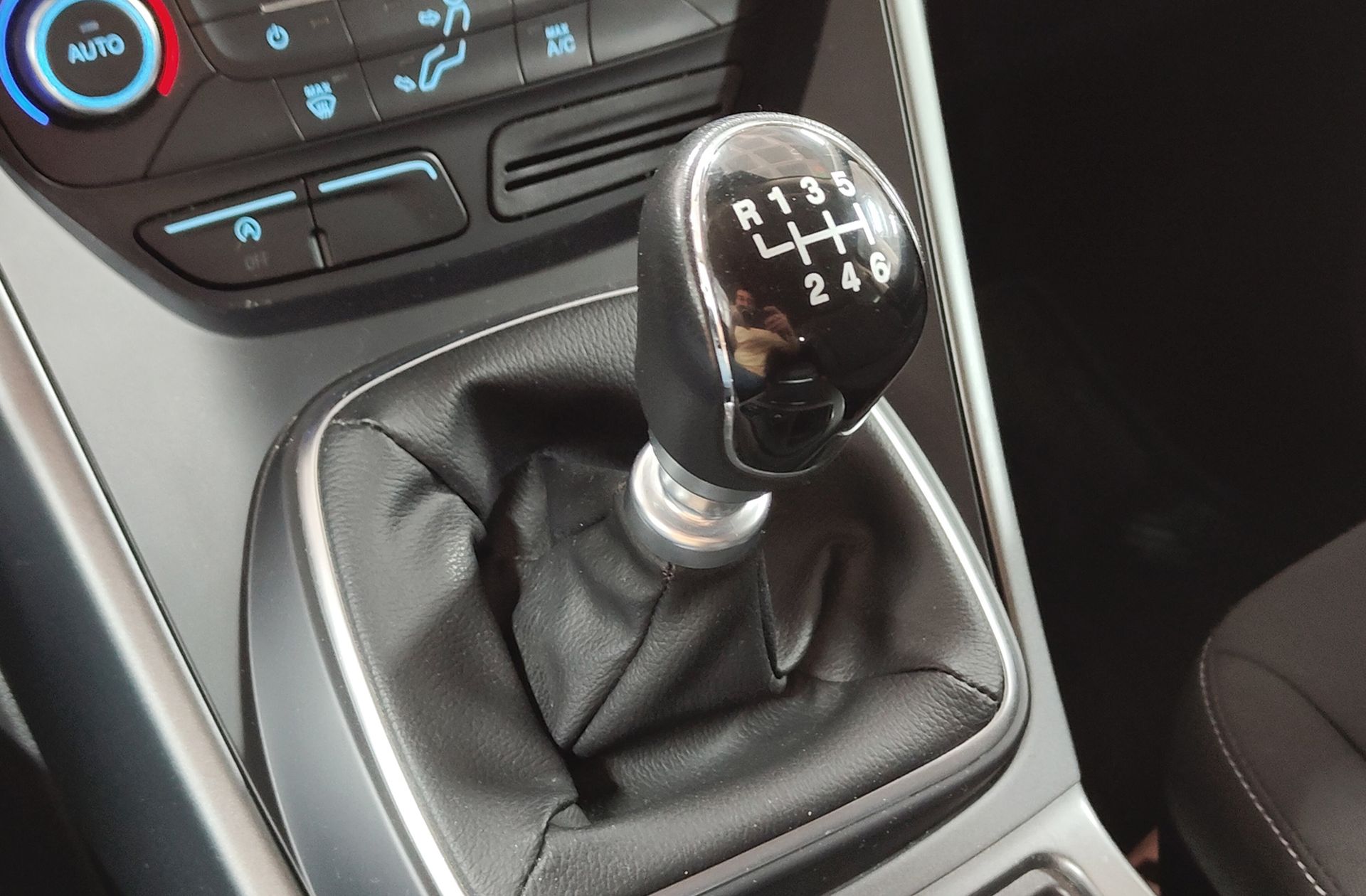 Ford Kuga 1.5 EcoBoost Trend+ 4x2 - foto 5