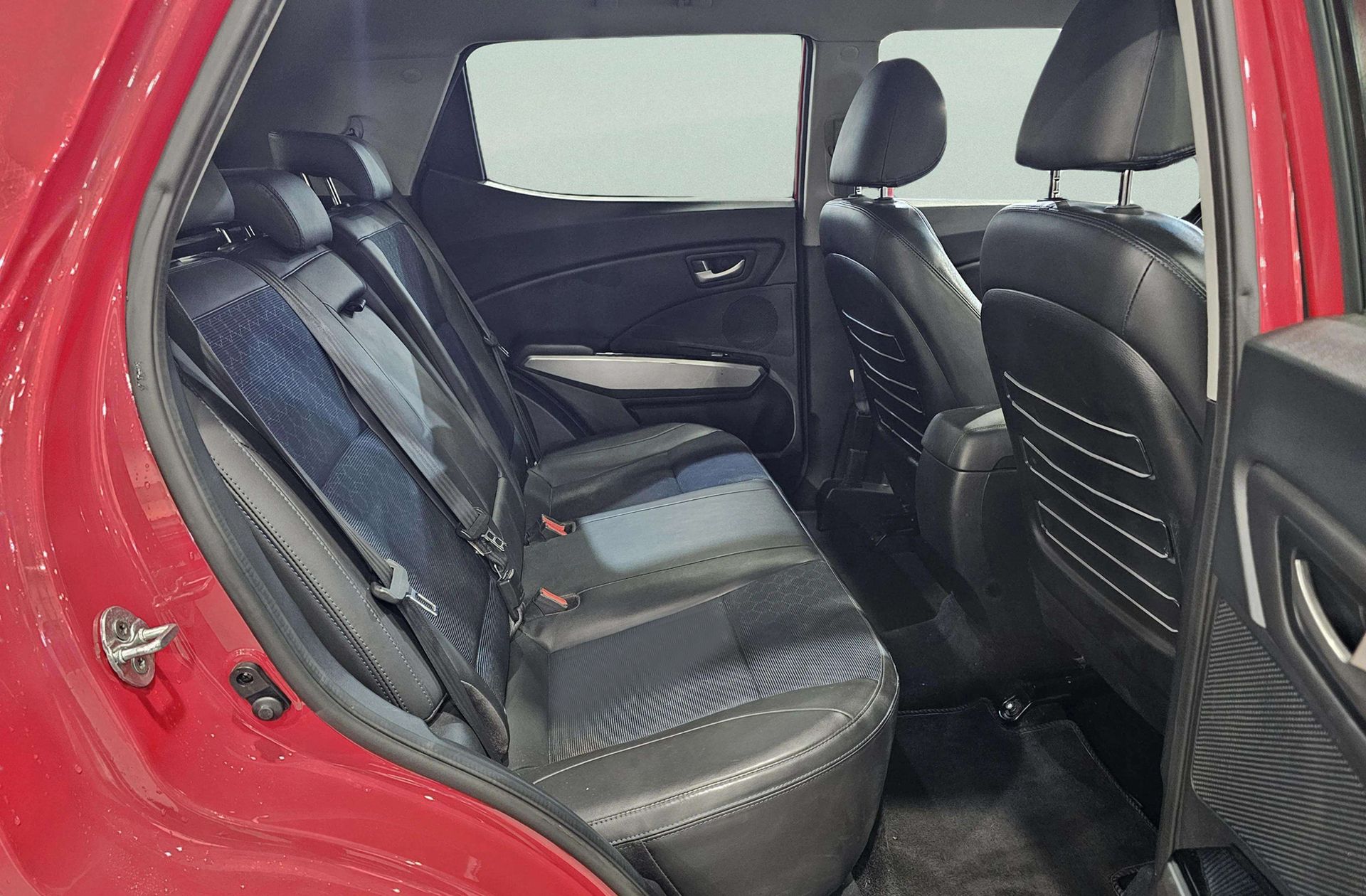 SsangYong Tivoli D16T Premium 4x2 - foto 16