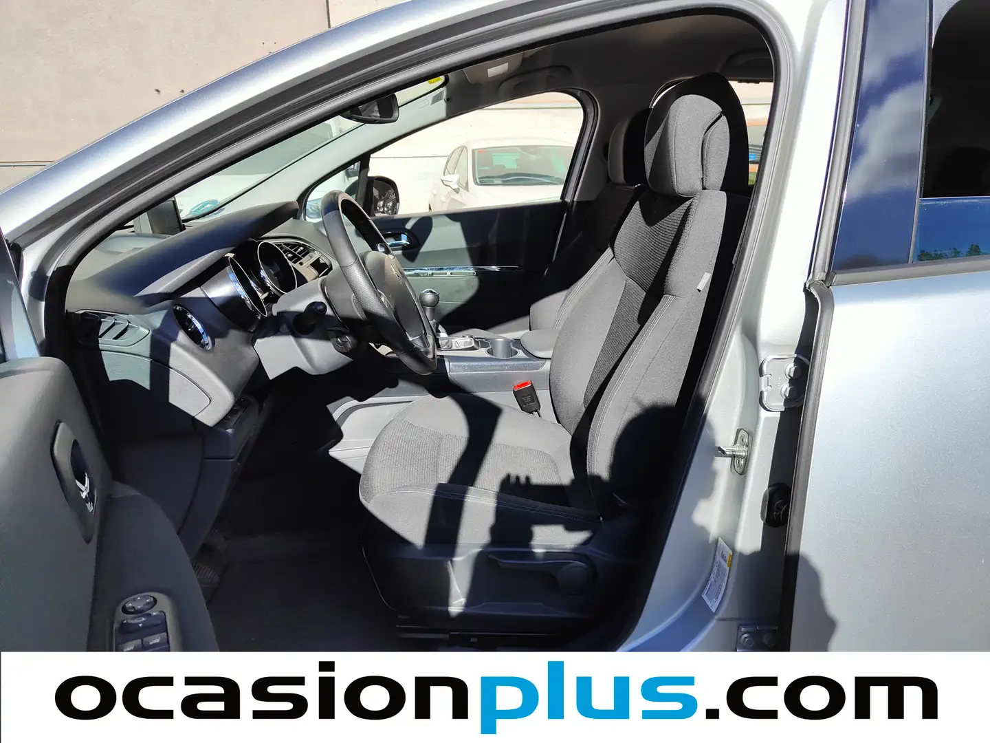 Foto Peugeot 3008 Peugeot 3008 1.6 VTI Style (120 CV)